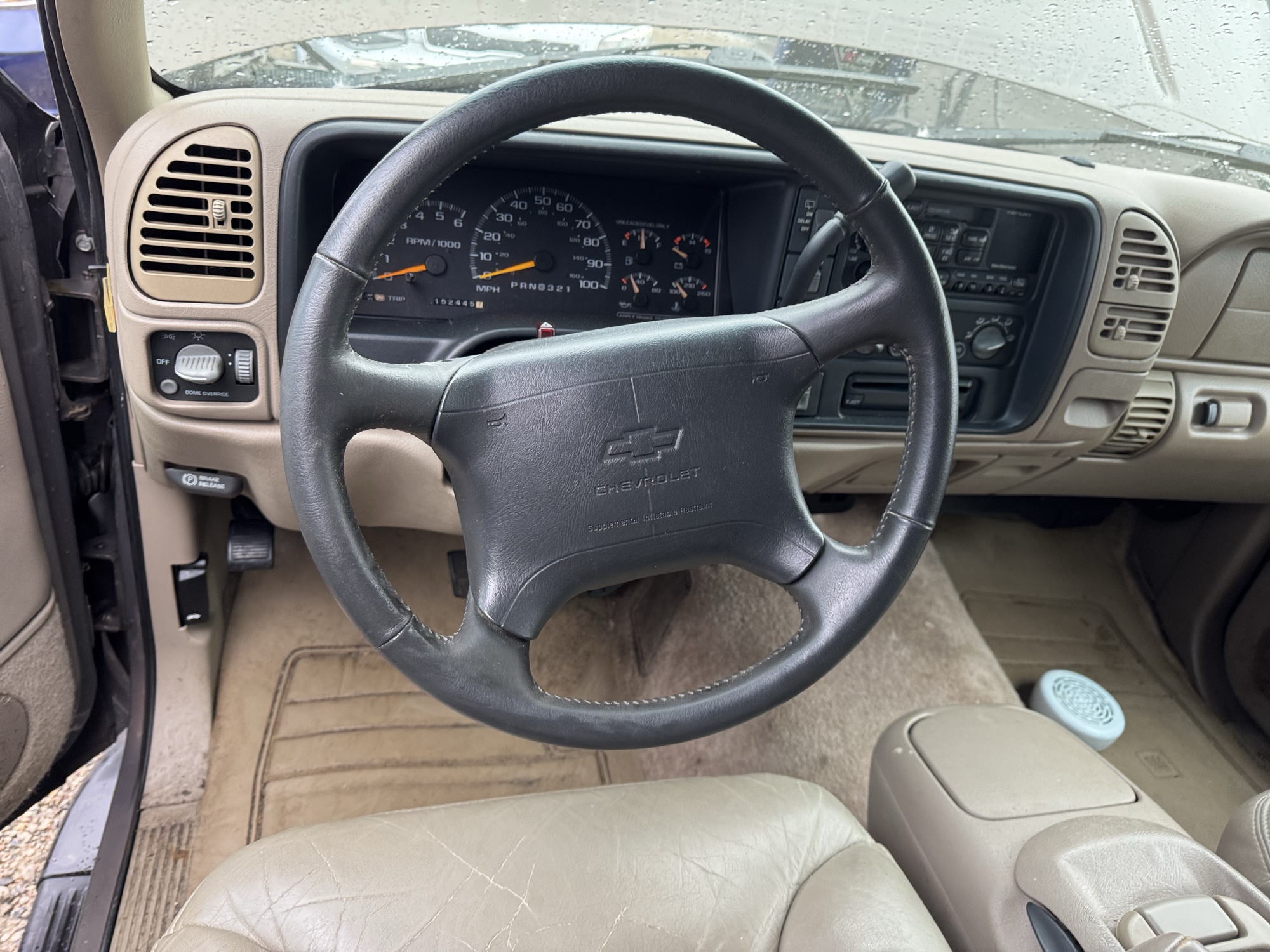 1997 chevrolet suburban k1500-4wd with 152445 miles for sale near Elk River, Minnesota 106866_36_steering_wheel.jpg
