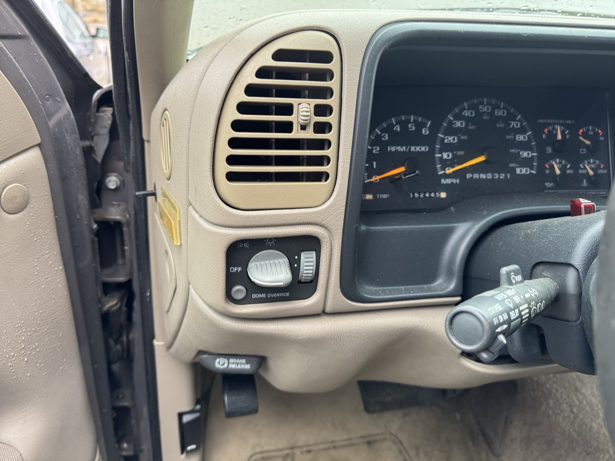 1997 chevrolet suburban k1500-4wd with 152445 miles for sale near Elk River, Minnesota 106866_37_left_of_steering_wheel.jpg