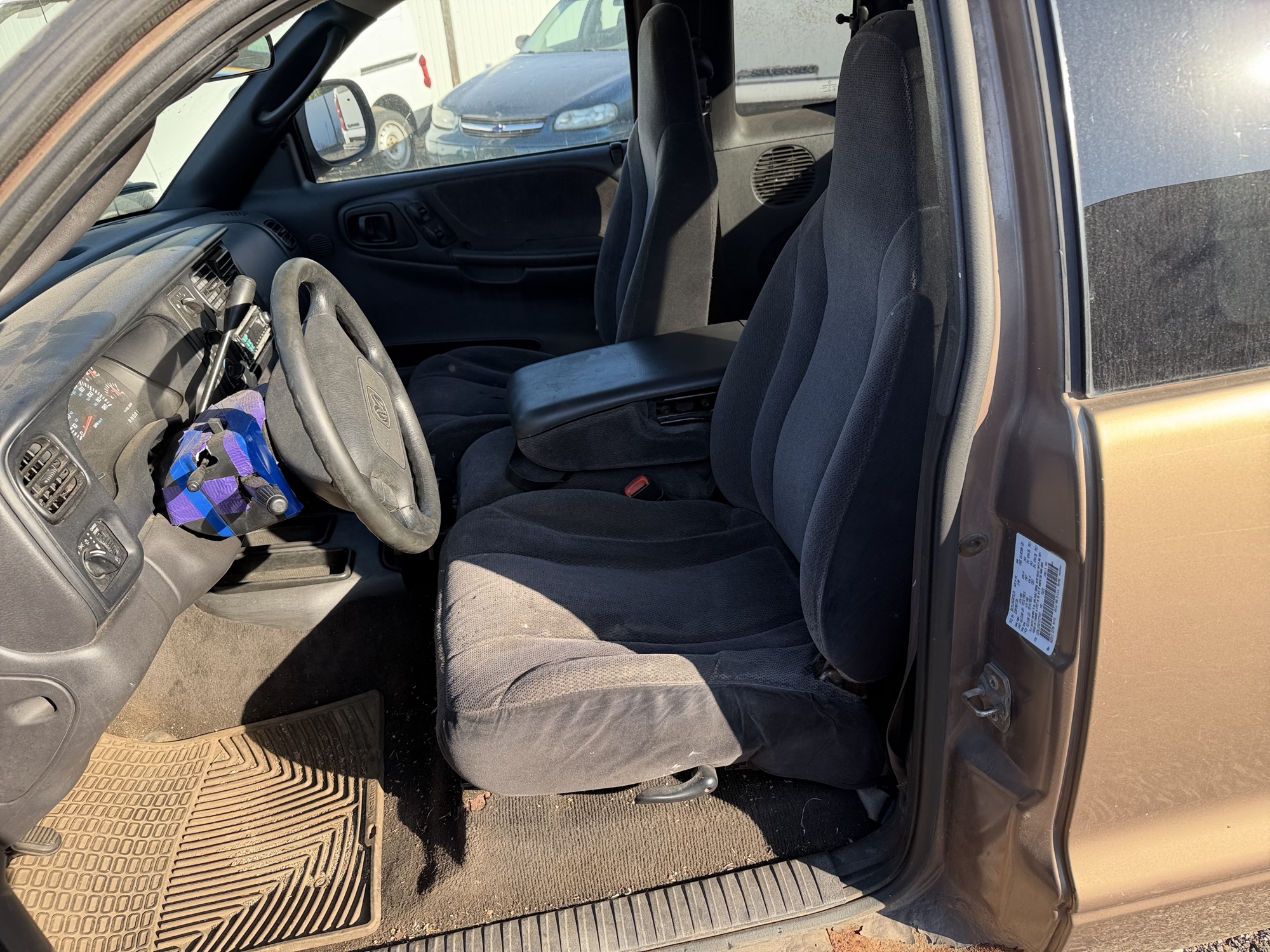 2000 dodge dakota club-cab-2wd with 165164 miles for sale near Elk River, Minnesota 106868_22_driver_seat.jpg