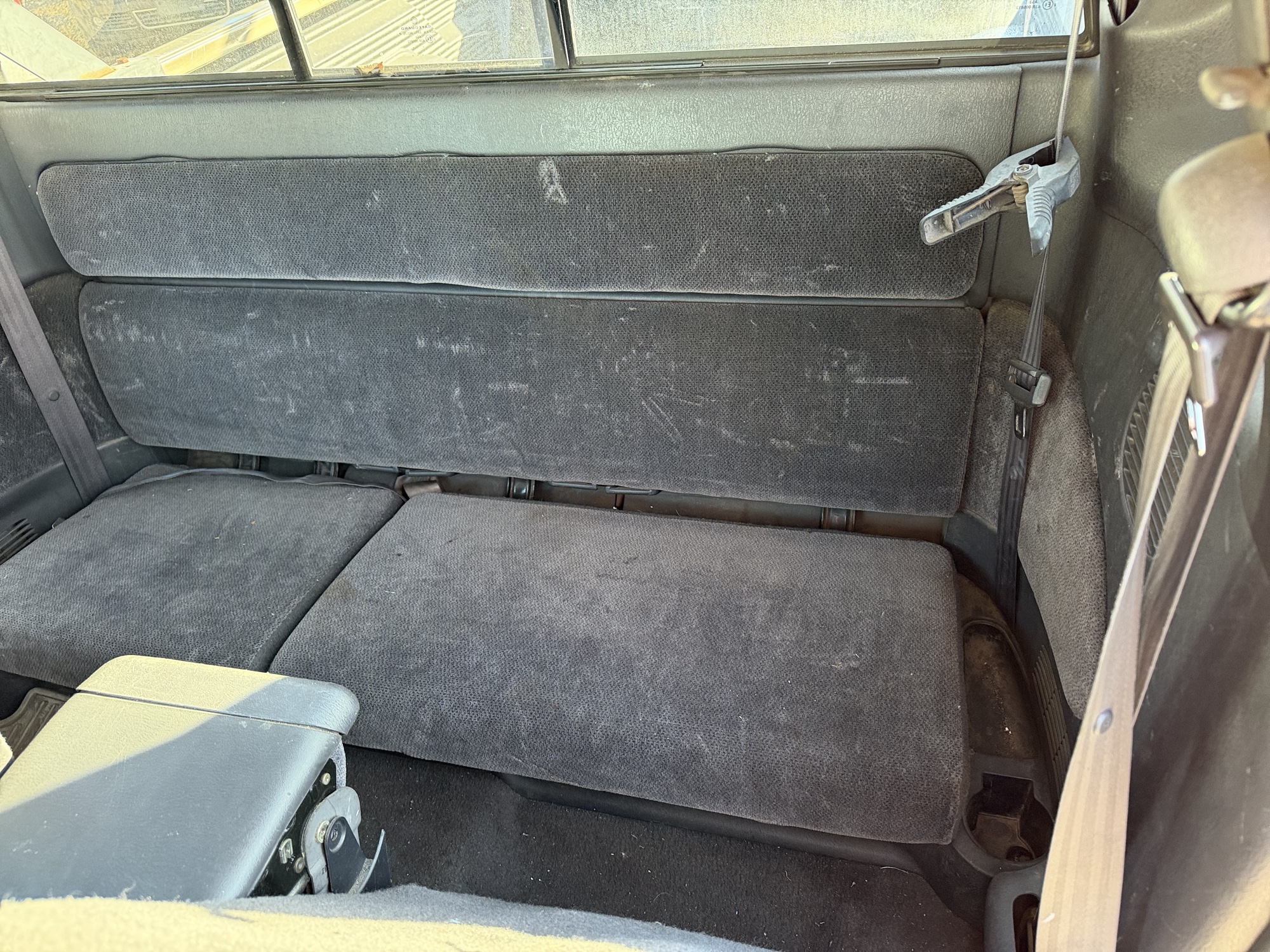 2000 dodge dakota club-cab-2wd with 165164 miles for sale near Elk River, Minnesota 106868_24_drv_rear_seat.jpg