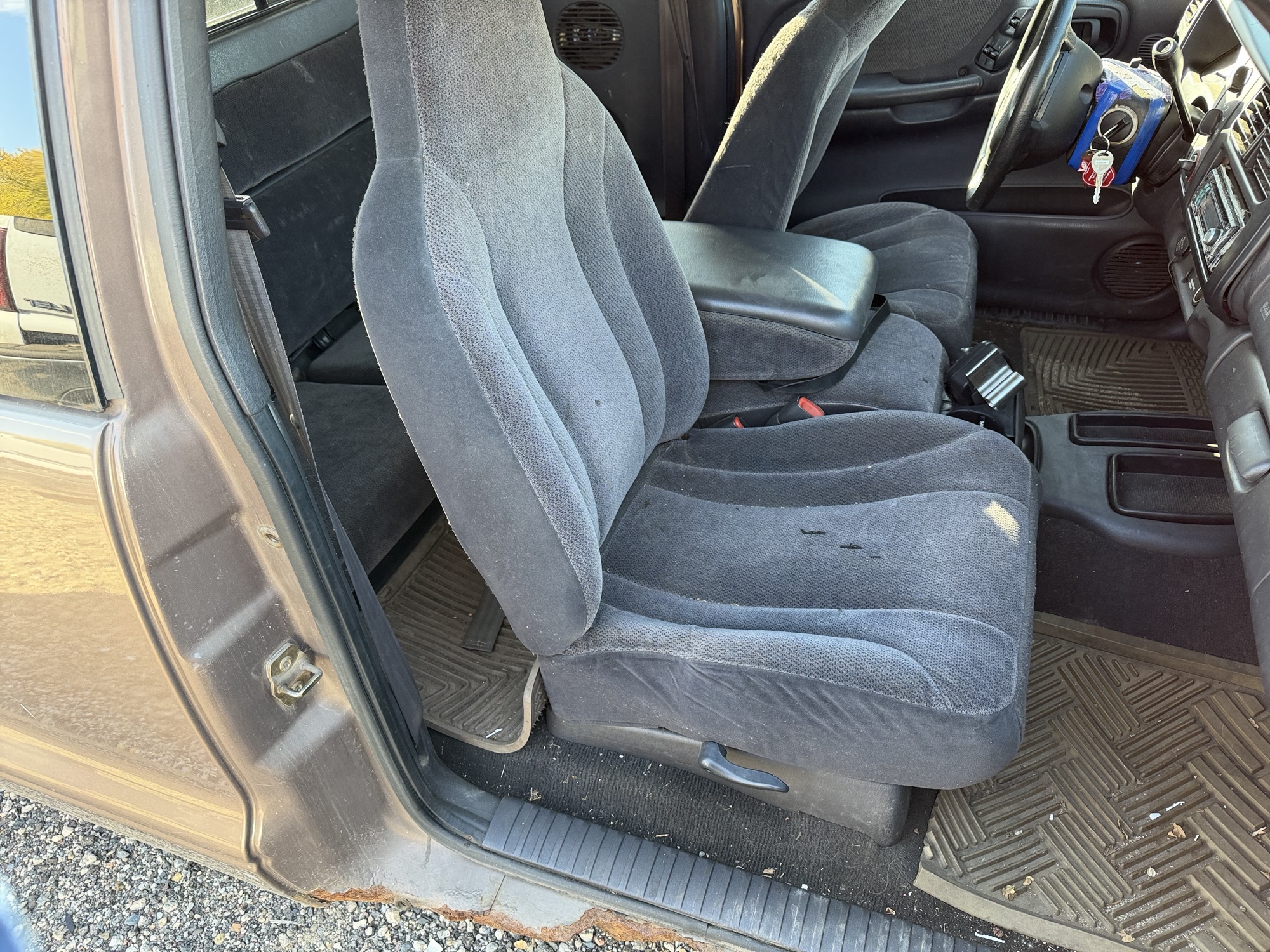 2000 dodge dakota club-cab-2wd with 165164 miles for sale near Elk River, Minnesota 106868_31_passenger_seat.jpg