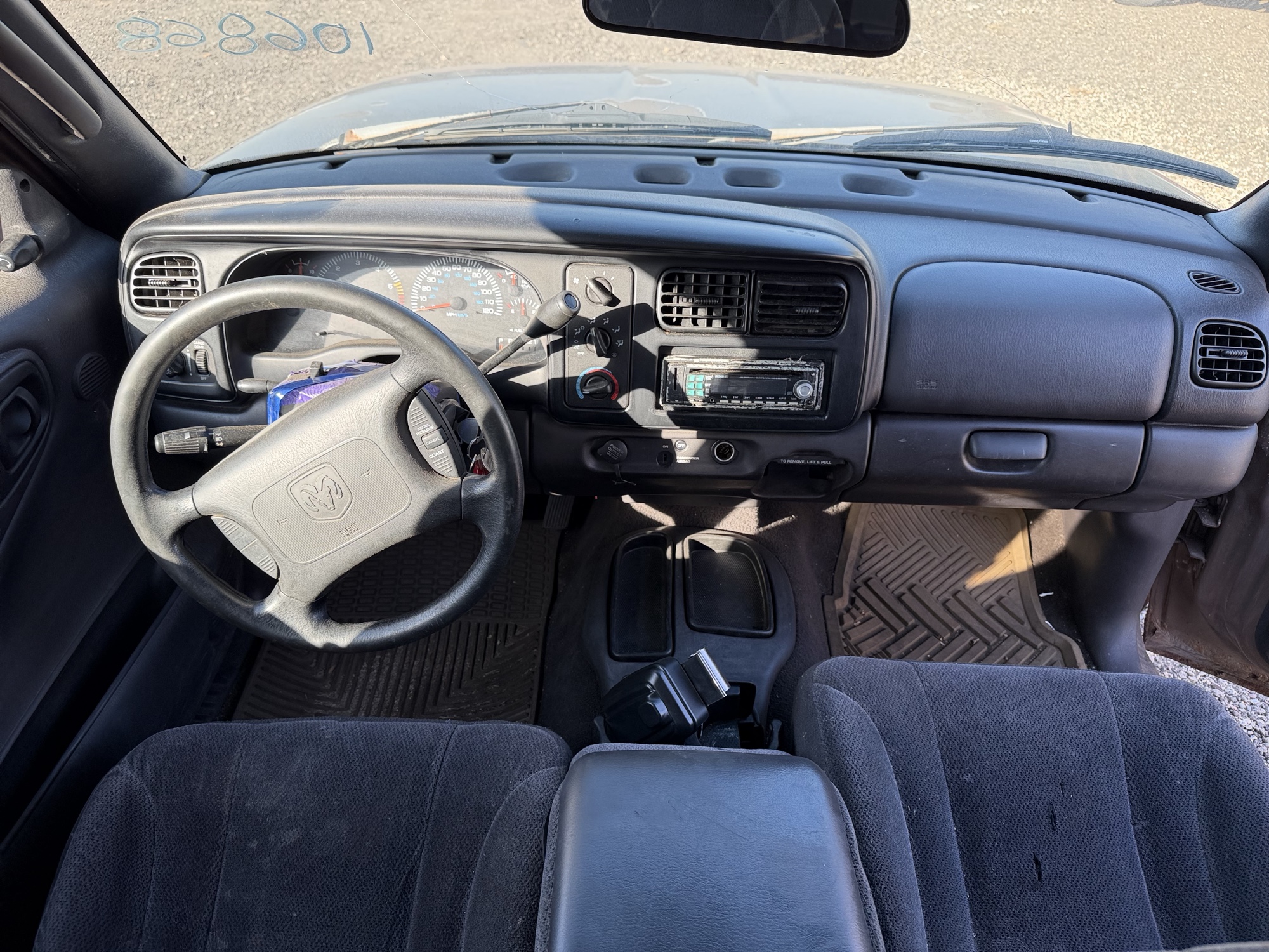2000 dodge dakota club-cab-2wd with 165164 miles for sale near Elk River, Minnesota 106868_34_whole_dash.jpg