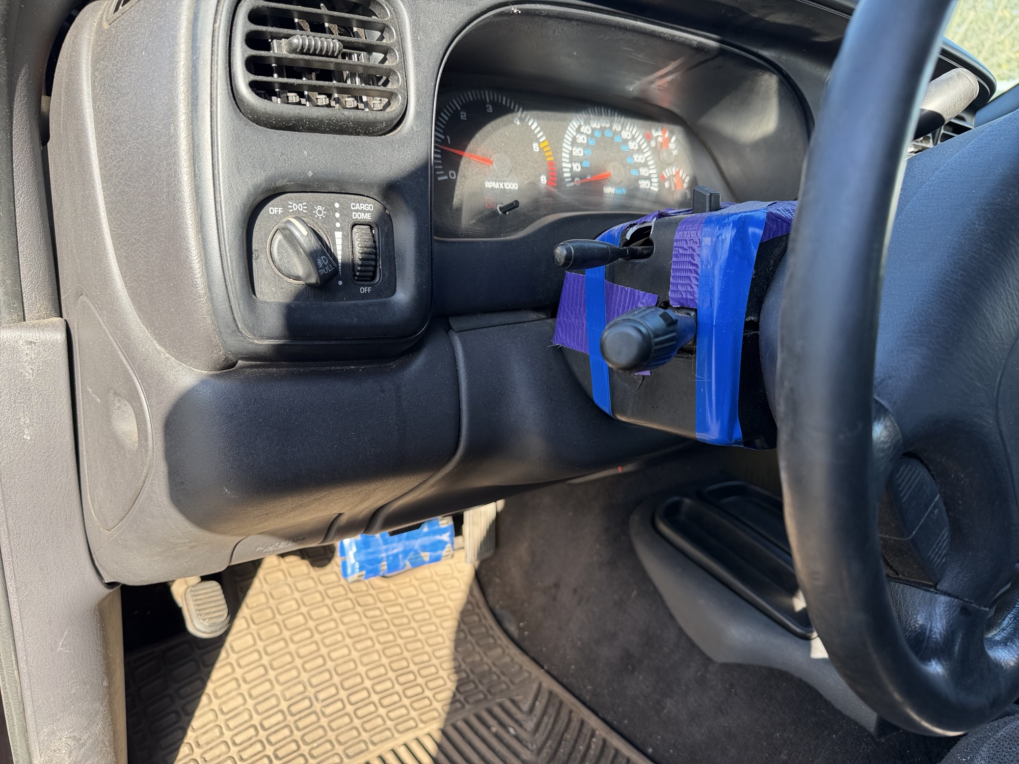 2000 dodge dakota club-cab-2wd with 165164 miles for sale near Elk River, Minnesota 106868_37_left_of_steering_wheel.jpg