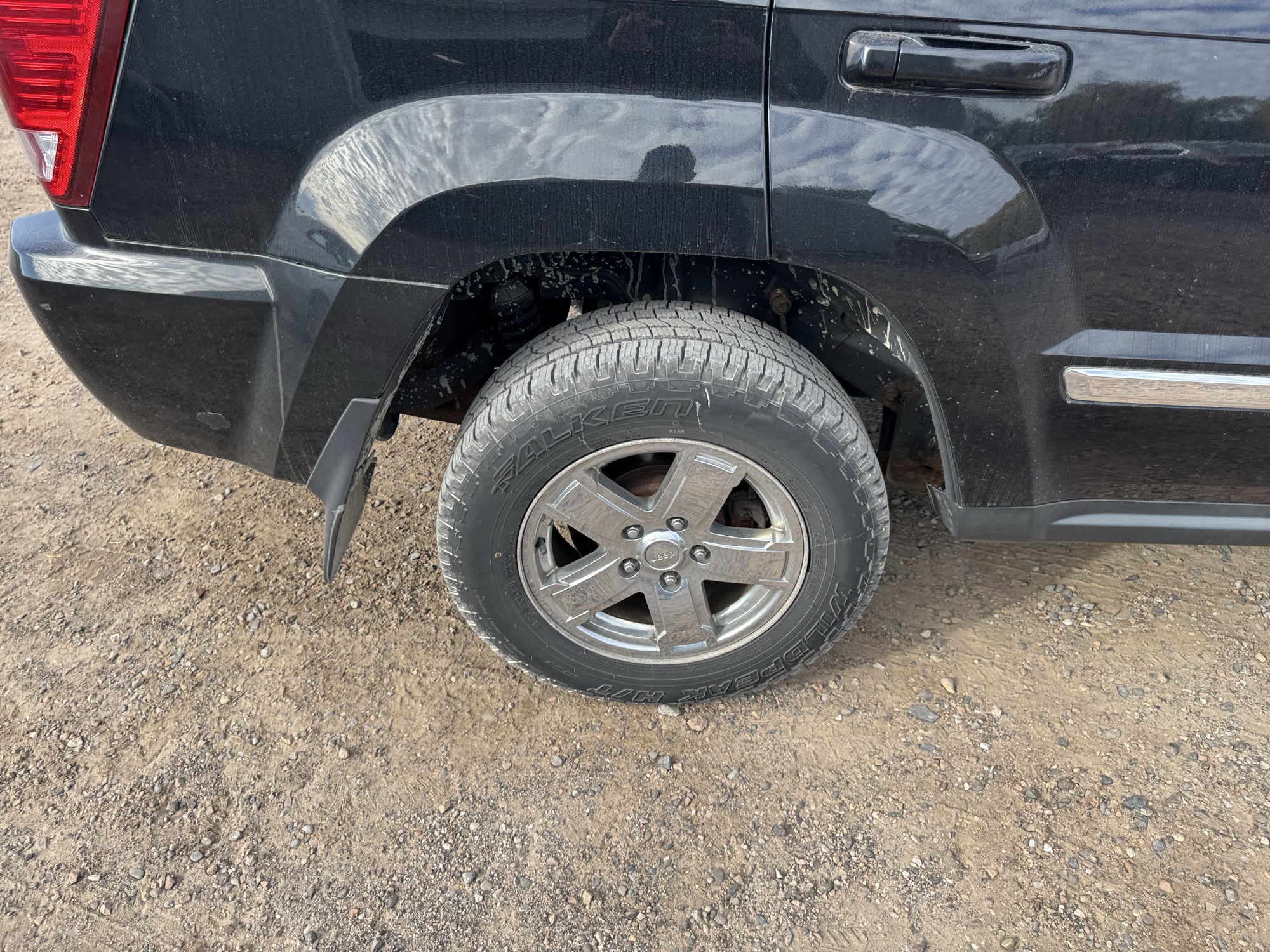 2007 jeep grand-cherokee limited-4wd with 162999 miles for sale near Elk River, Minnesota 106870_14_rear_pass_wheel.jpg
