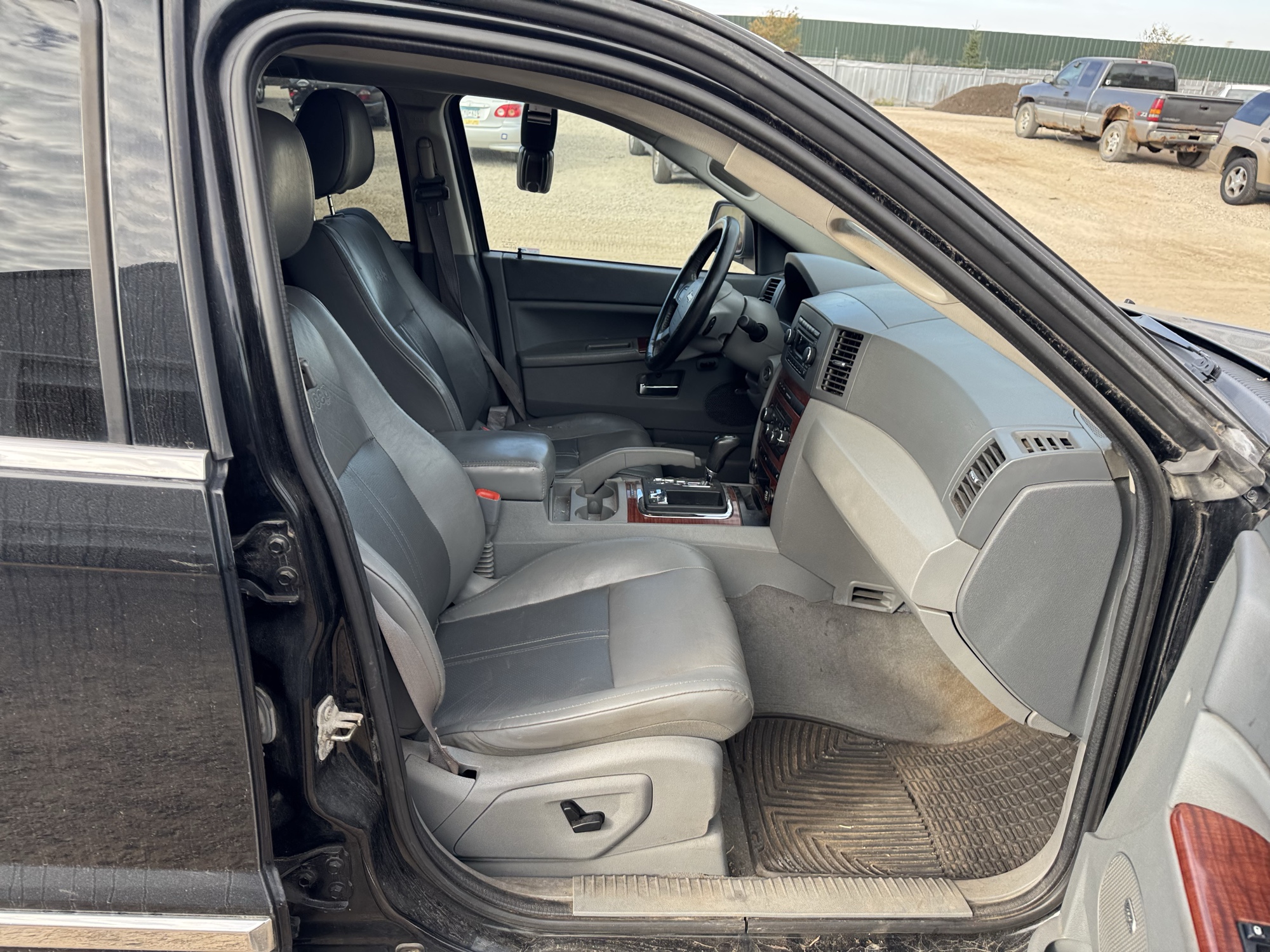 2007 jeep grand-cherokee limited-4wd with 162999 miles for sale near Elk River, Minnesota 106870_31_passenger_seat.jpg