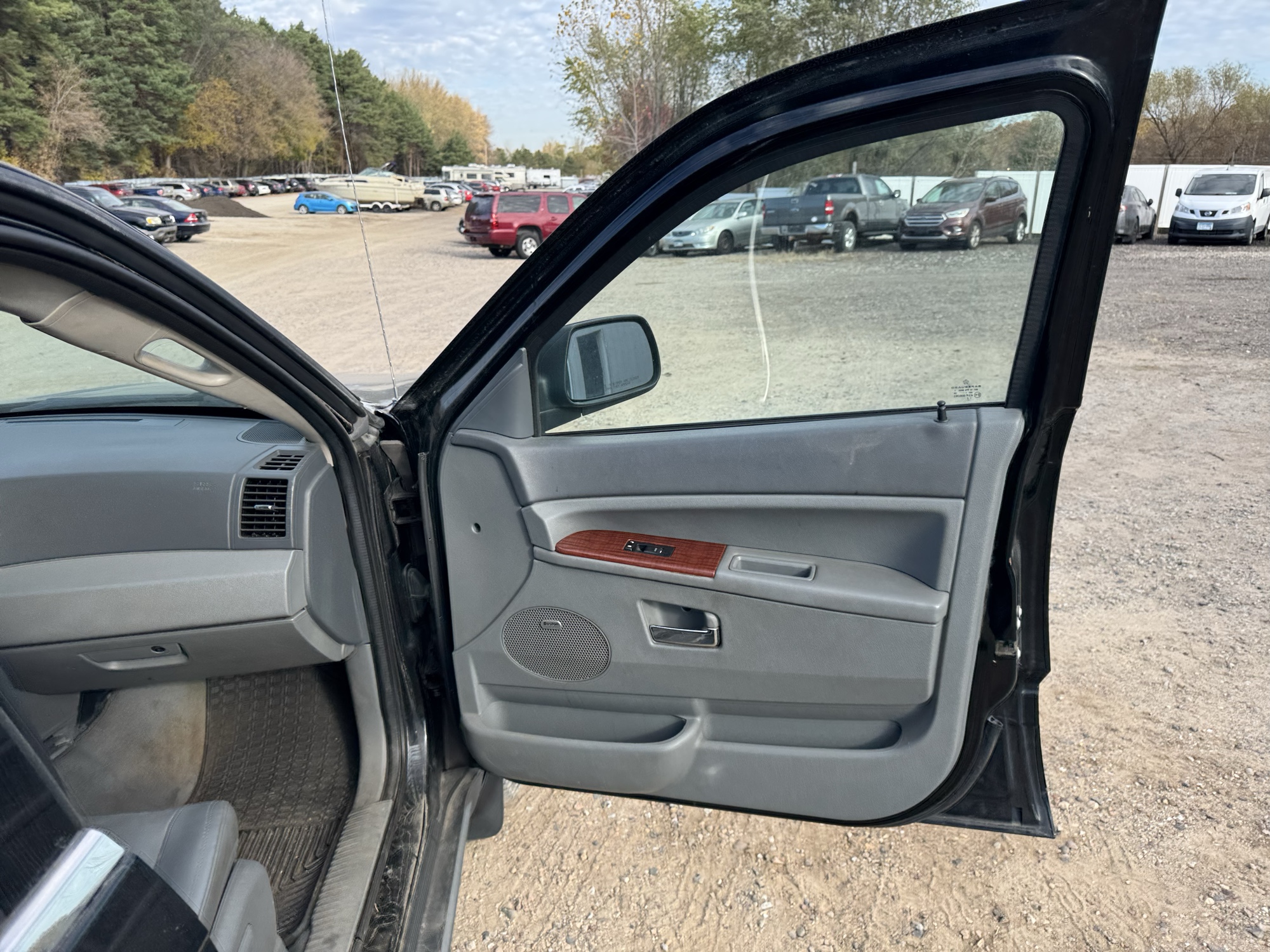 2007 jeep grand-cherokee limited-4wd with 162999 miles for sale near Elk River, Minnesota 106870_32_passenger_door_panel.jpg