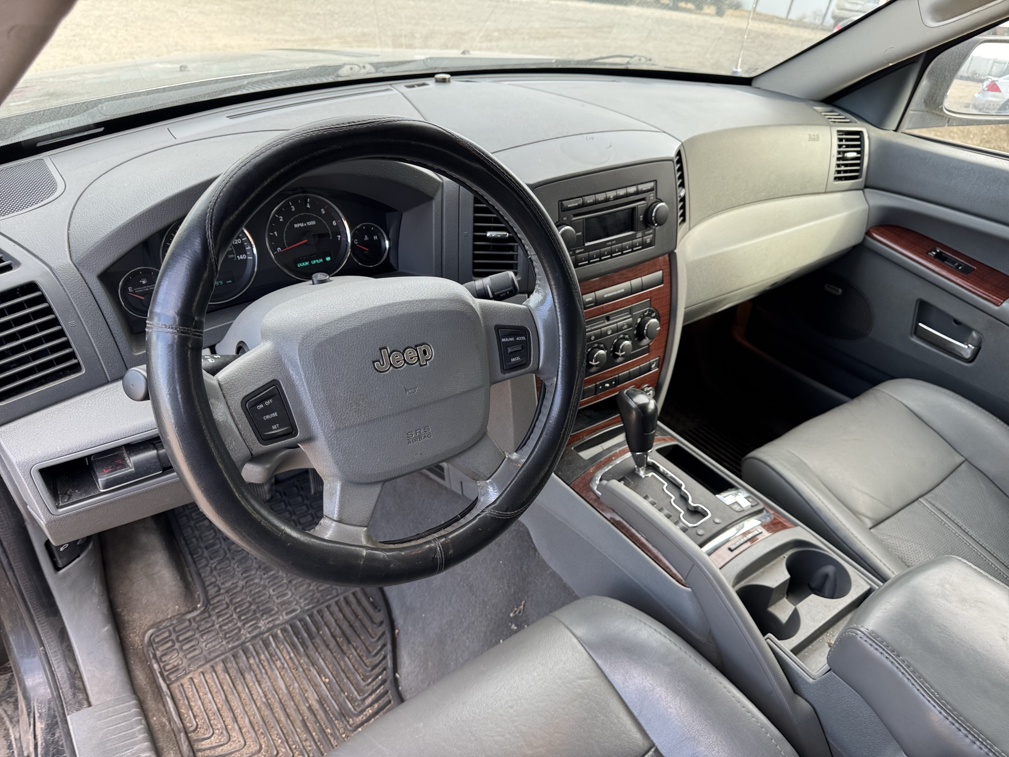 2007 jeep grand-cherokee limited-4wd with 162999 miles for sale near Elk River, Minnesota 106870_33_dash_from_driver.jpg