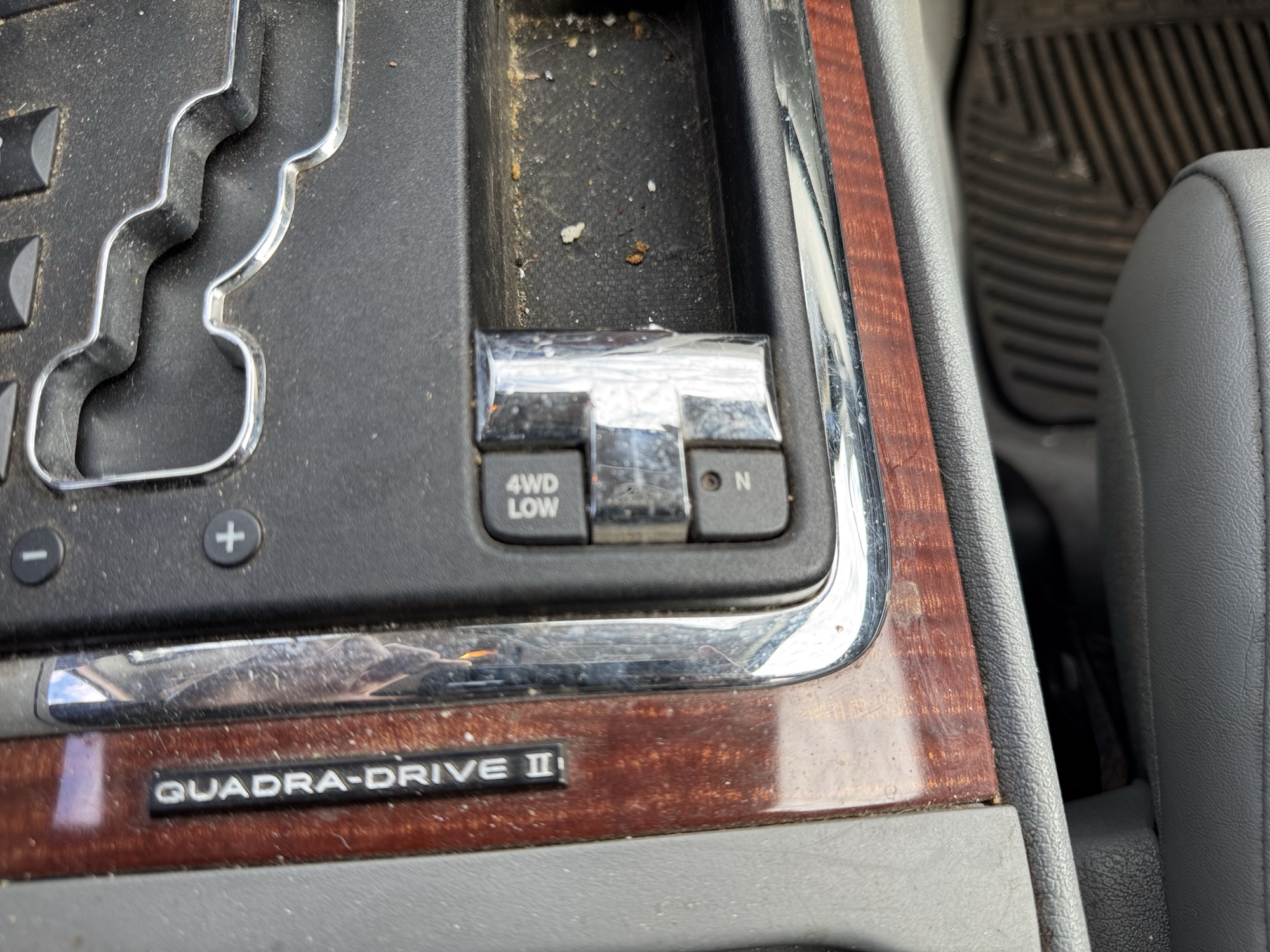 2007 jeep grand-cherokee limited-4wd with 162999 miles for sale near Elk River, Minnesota 106870_38_4x4_switch.jpg
