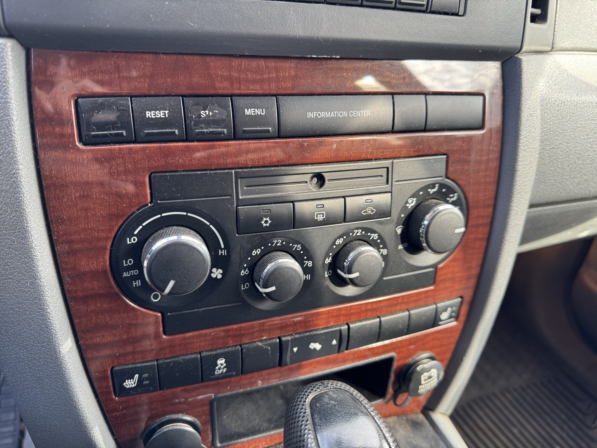 2007 jeep grand-cherokee limited-4wd with 162999 miles for sale near Elk River, Minnesota 106870_40_climate_control.jpg