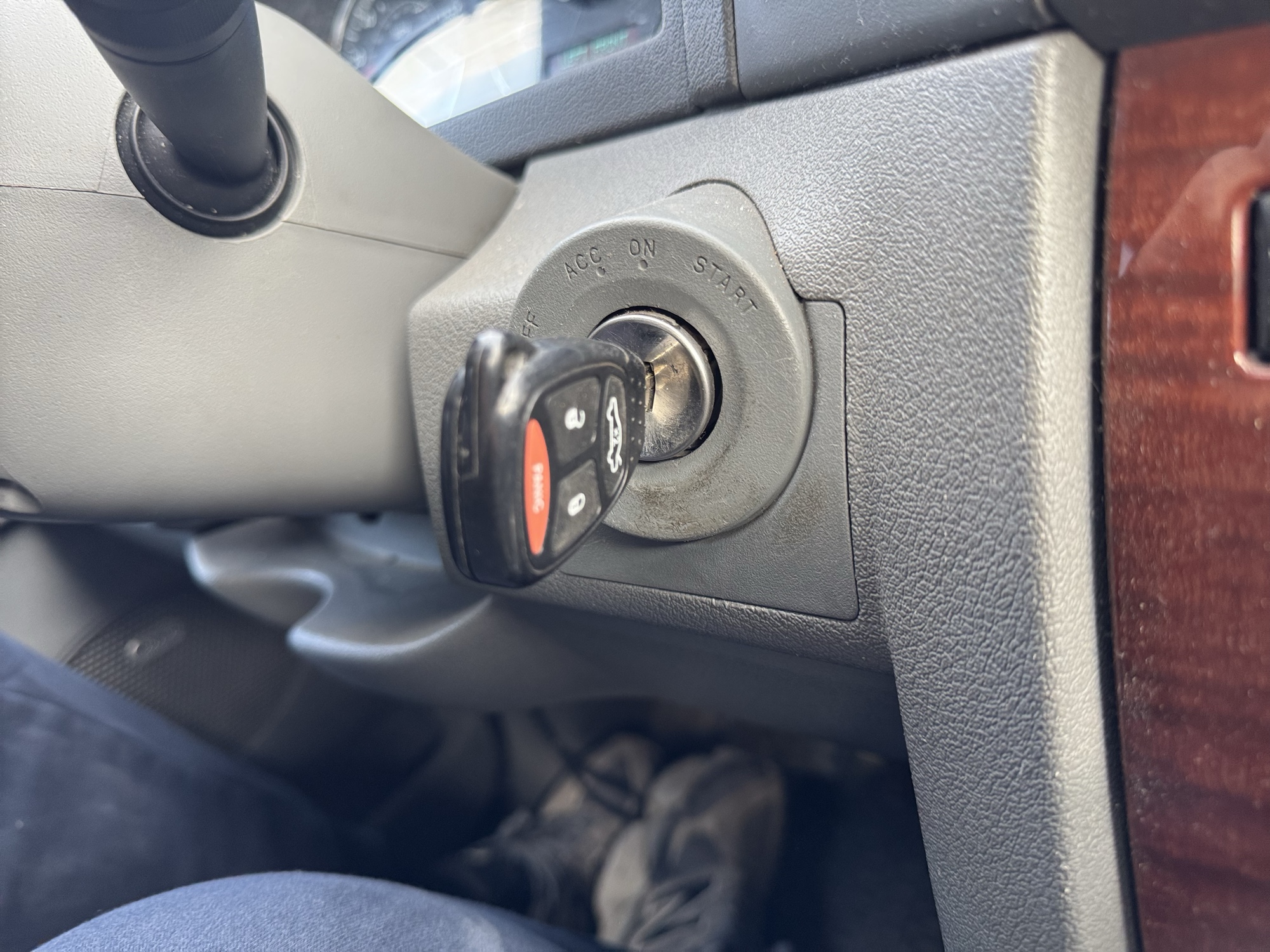 2007 jeep grand-cherokee limited-4wd with 162999 miles for sale near Elk River, Minnesota 106870_51_keys.jpg