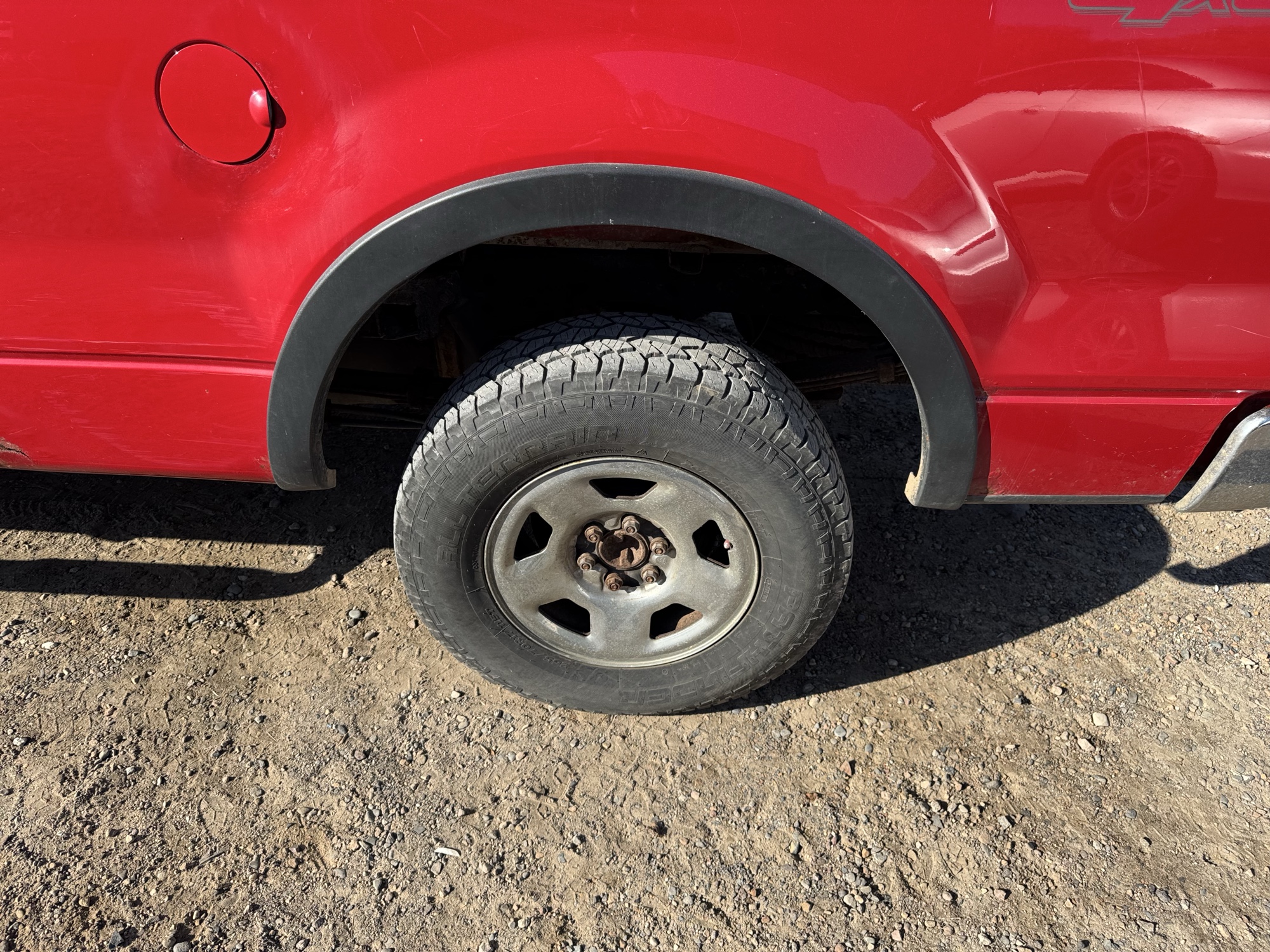 2005 ford f-150 fx4-supercab-4wd with 132299 miles for sale near Elk River, Minnesota 106871_13_rear_drv_wheel.jpg