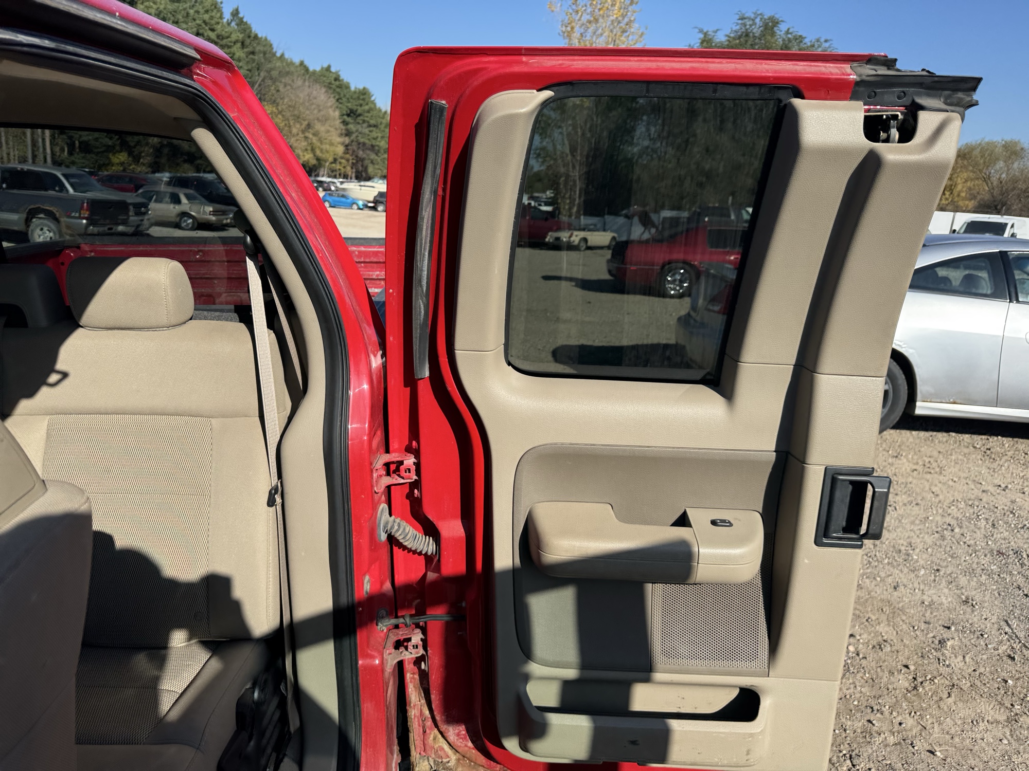 2005 ford f-150 fx4-supercab-4wd with 132299 miles for sale near Elk River, Minnesota 106871_25_drv_rear_door_panel.jpg