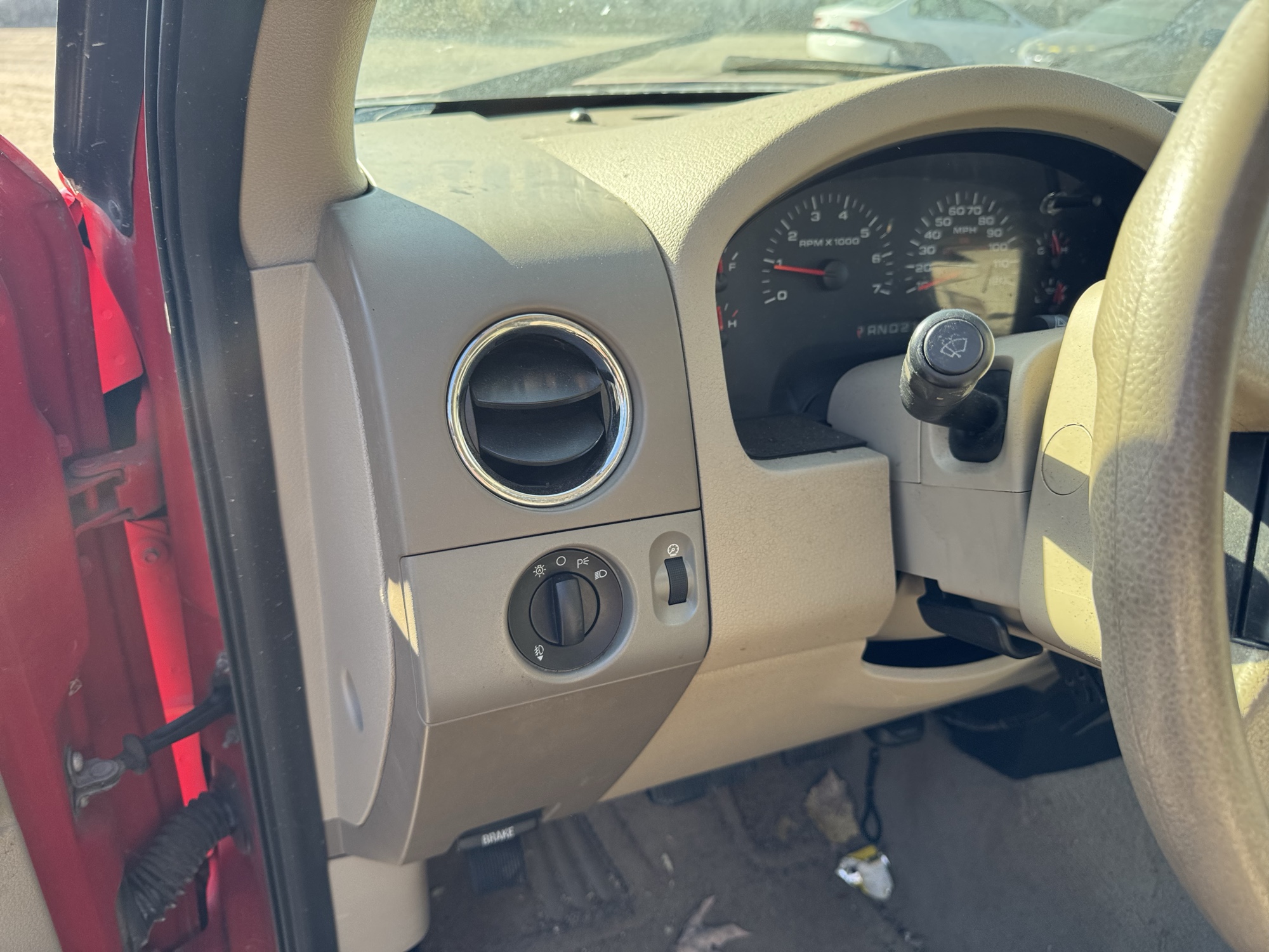2005 ford f-150 fx4-supercab-4wd with 132299 miles for sale near Elk River, Minnesota 106871_37_left_of_steering_wheel.jpg