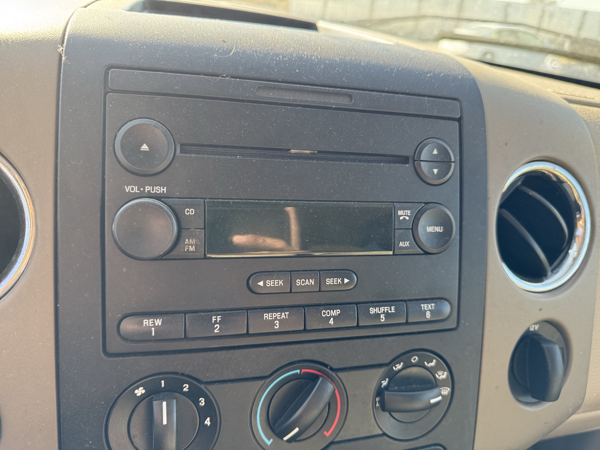 2005 ford f-150 fx4-supercab-4wd with 132299 miles for sale near Elk River, Minnesota 106871_39_radio_closeup.jpg