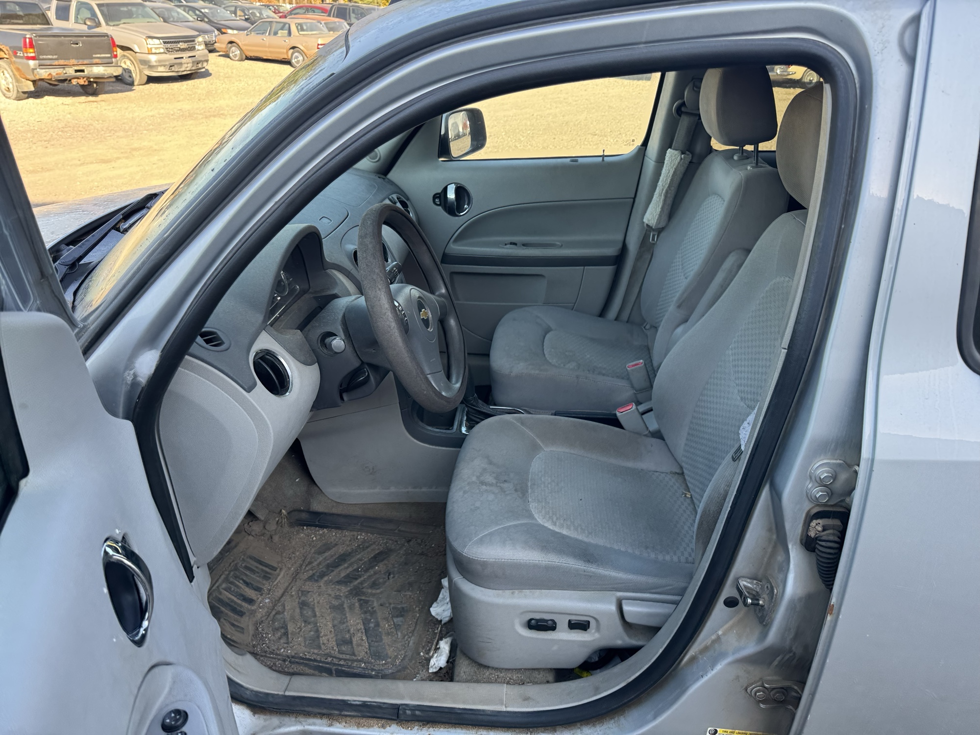 2011 chevrolet hhr 1lt with 133073 miles for sale near Elk River, Minnesota 106872_22_driver_seat.jpg