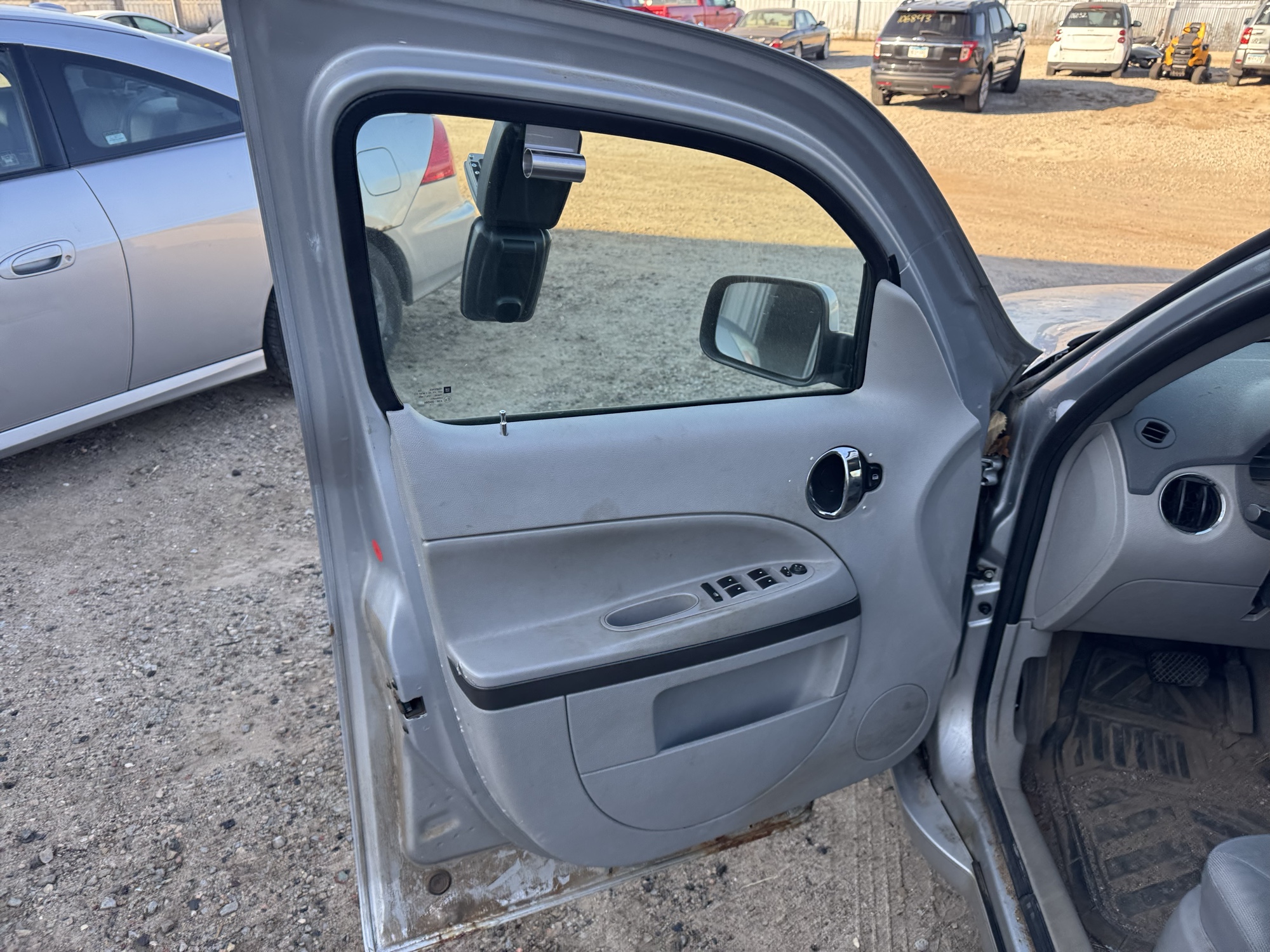 2011 chevrolet hhr 1lt with 133073 miles for sale near Elk River, Minnesota 106872_23_driver_door_panel.jpg