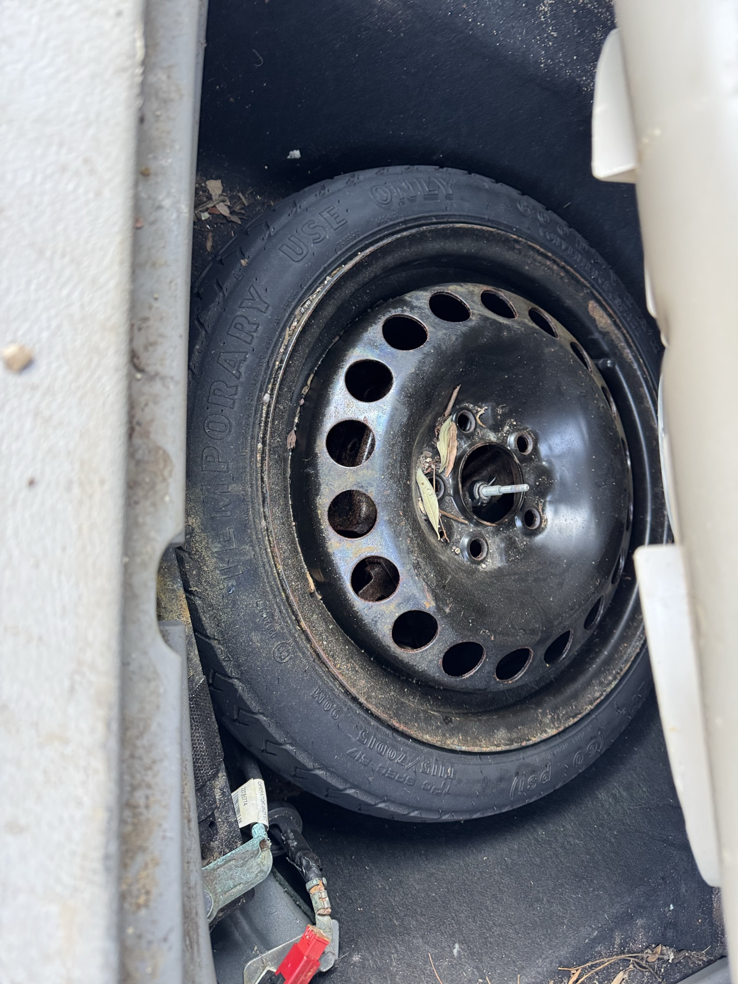 2011 chevrolet hhr 1lt with 133073 miles for sale near Elk River, Minnesota 106872_27_spare_tire.jpg