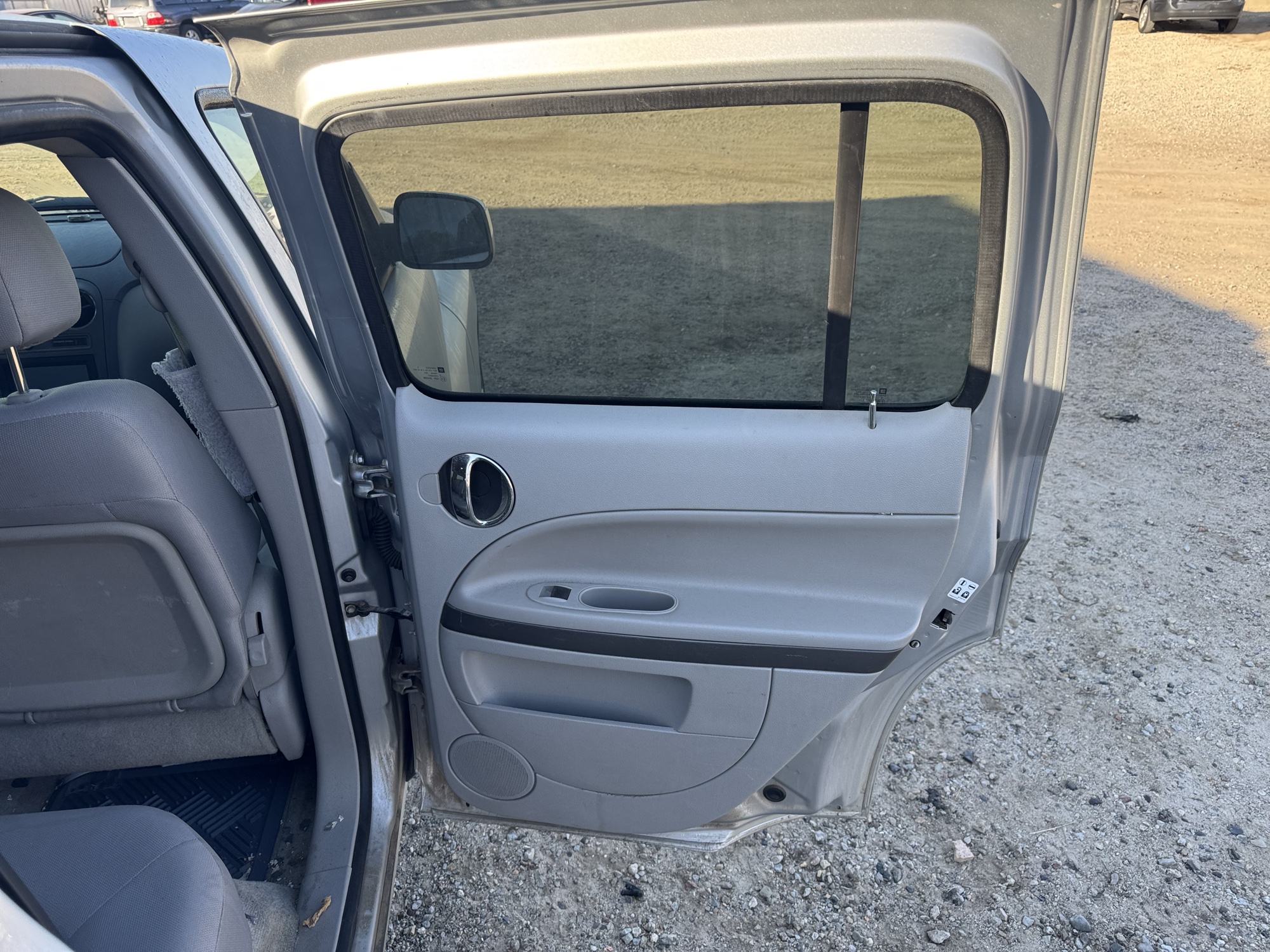 2011 chevrolet hhr 1lt with 133073 miles for sale near Elk River, Minnesota 106872_30_pass_rear_door_panel.jpg