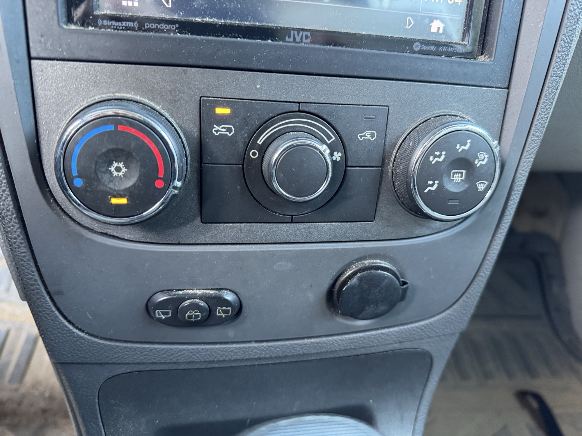 2011 chevrolet hhr 1lt with 133073 miles for sale near Elk River, Minnesota 106872_40_climate_control.jpg