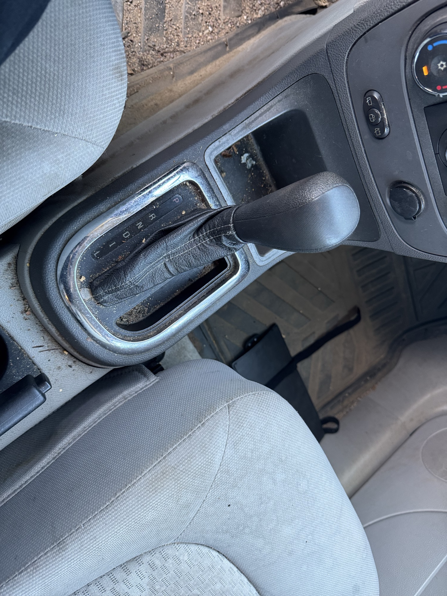 2011 chevrolet hhr 1lt with 133073 miles for sale near Elk River, Minnesota 106872_41_shifter.jpg