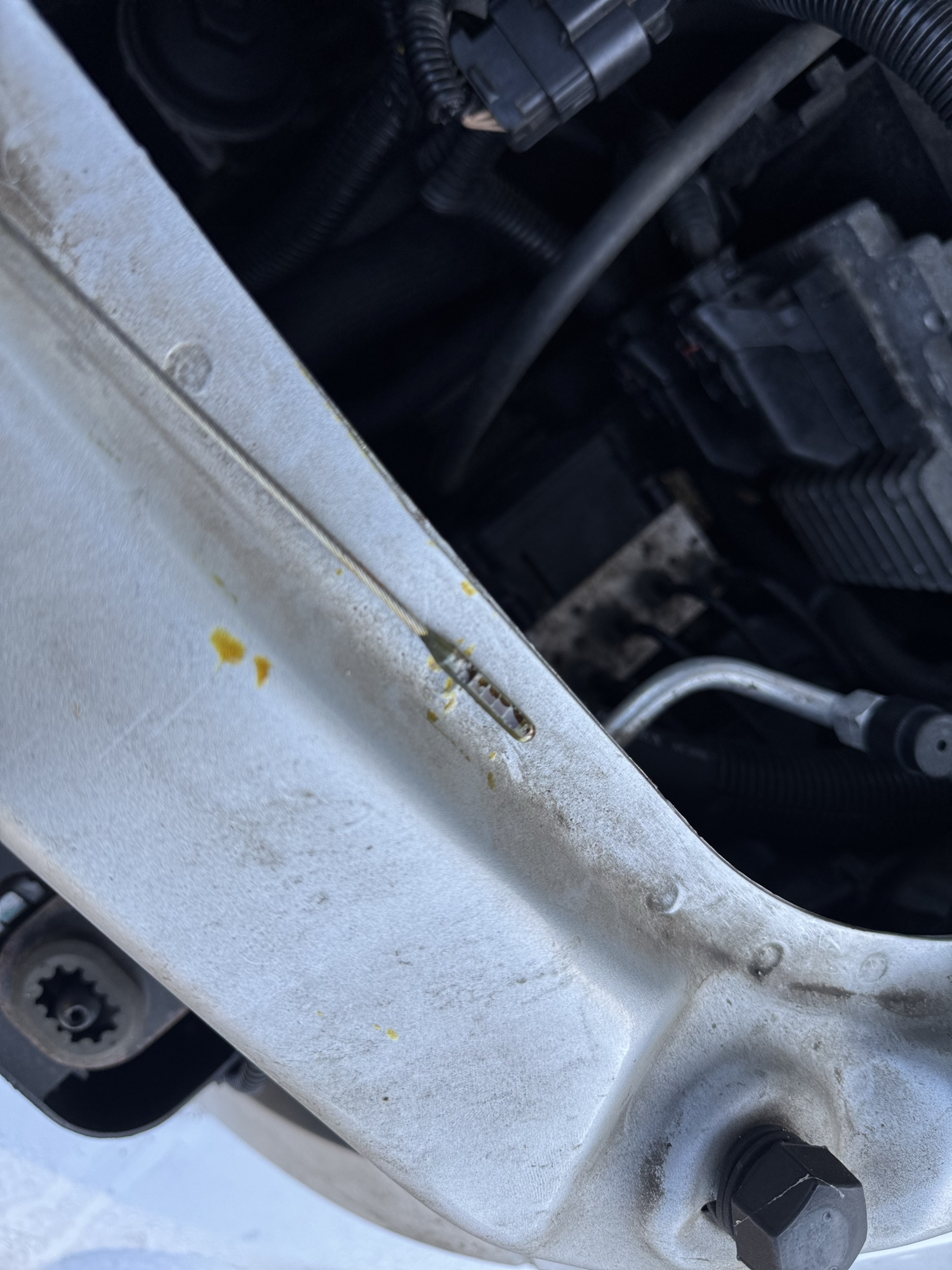 2011 chevrolet hhr 1lt with 133073 miles for sale near Elk River, Minnesota 106872_50_oil_dipstick.jpg