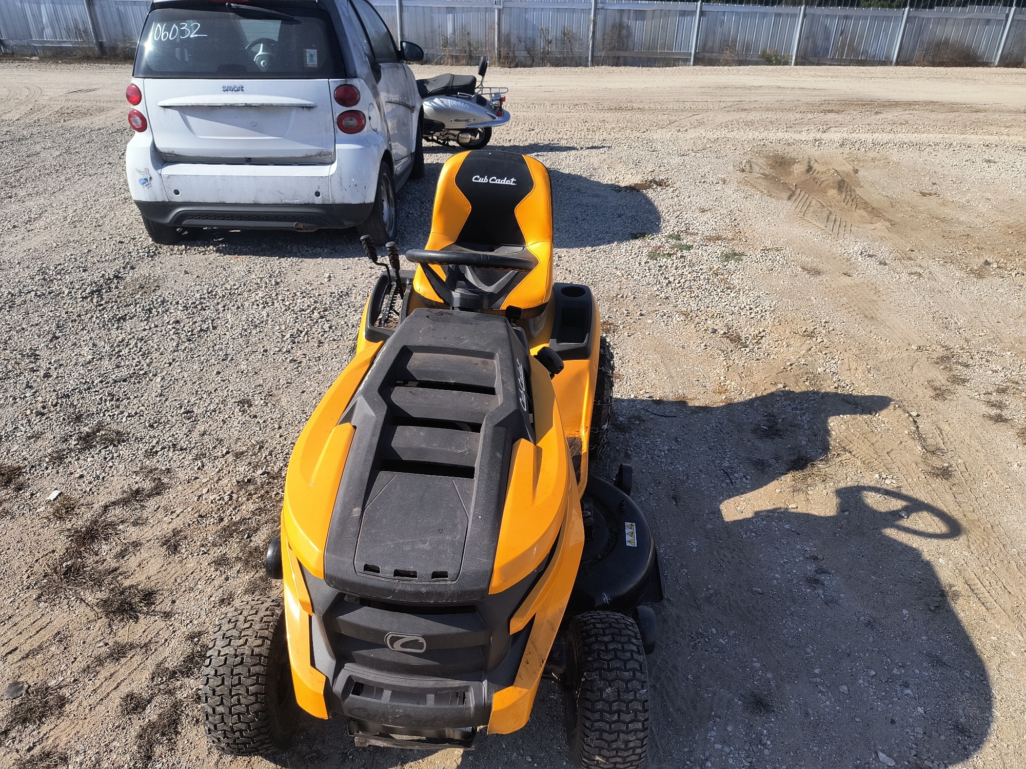 2000 cub-cadet lawn-tractor for sale near Elk River, Minnesota 106873_11_roof.jpg