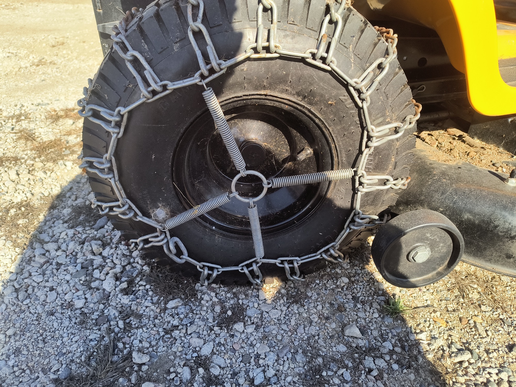 2000 cub-cadet lawn-tractor for sale near Elk River, Minnesota 106873_14_rear_pass_wheel.jpg