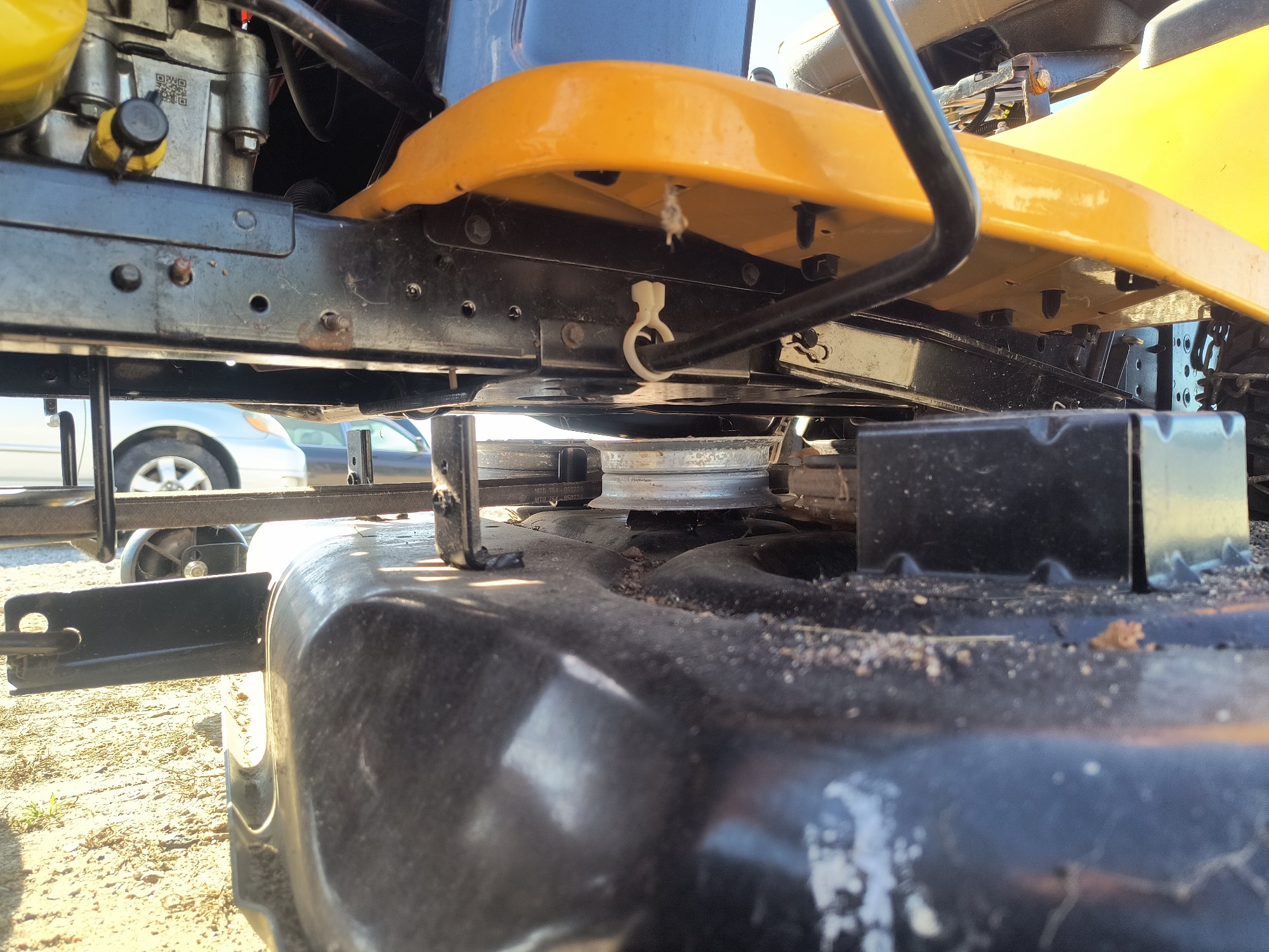 2000 cub-cadet lawn-tractor for sale near Elk River, Minnesota 106873_17_undercar_drv_side.jpg