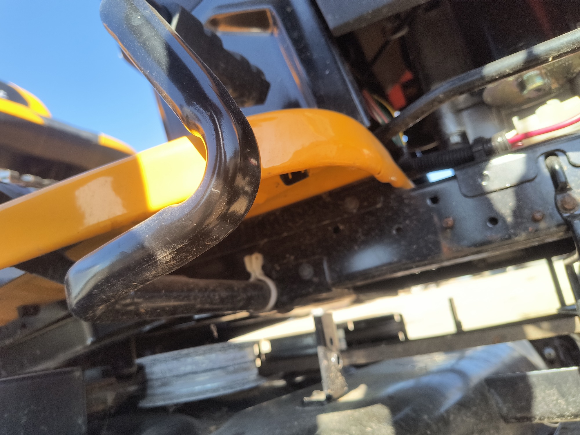 2000 cub-cadet lawn-tractor for sale near Elk River, Minnesota 106873_21_undercar_pass_side.jpg