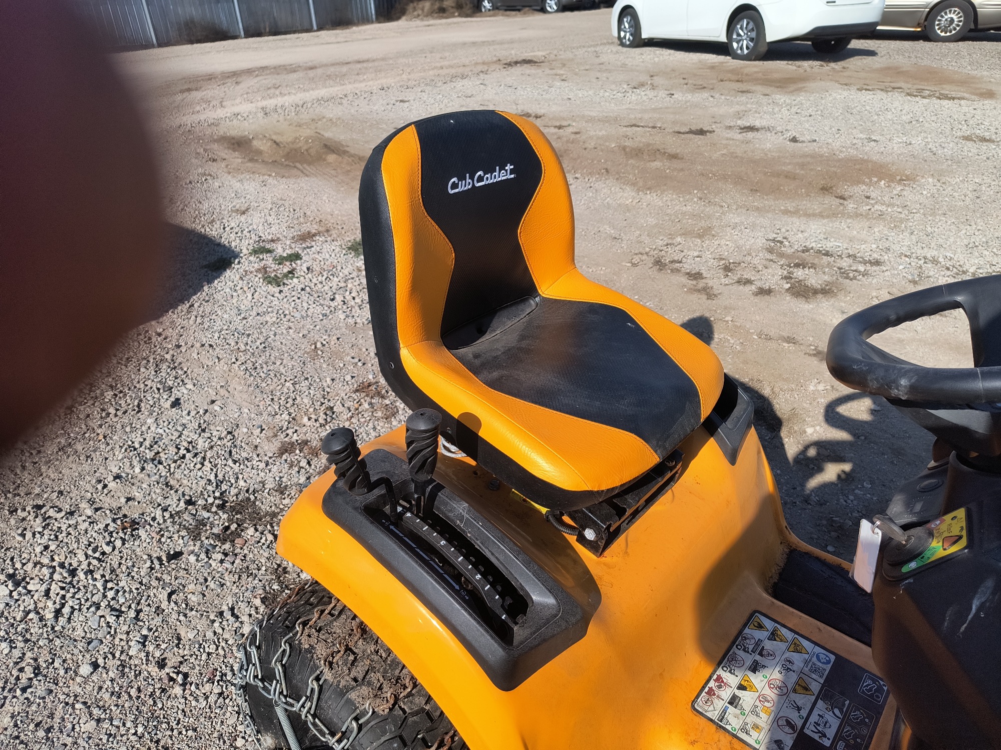 2000 cub-cadet lawn-tractor for sale near Elk River, Minnesota 106873_22_driver_seat.jpg