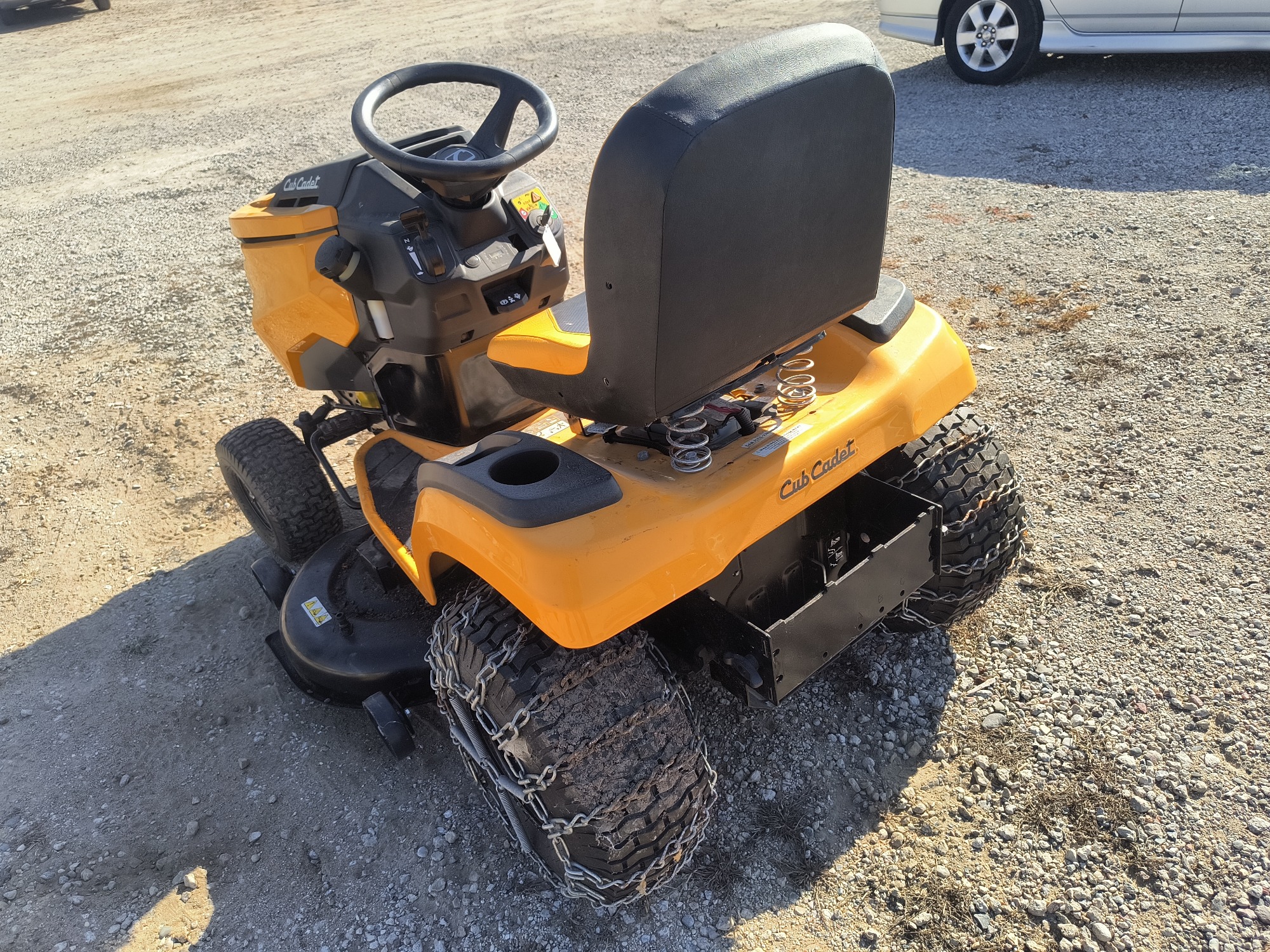 2000 cub-cadet lawn-tractor for sale near Elk River, Minnesota 106873_24_drv_rear_seat.jpg