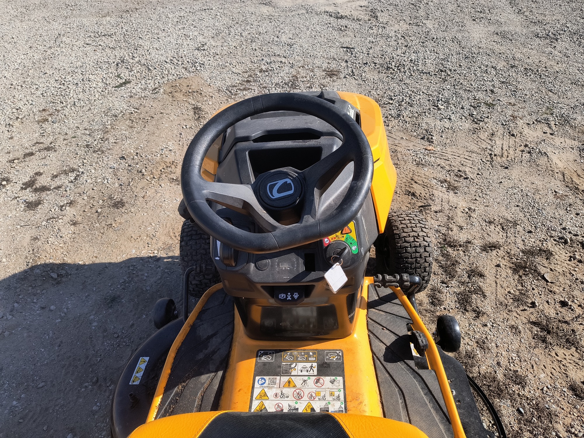 2000 cub-cadet lawn-tractor for sale near Elk River, Minnesota 106873_33_dash_from_driver.jpg