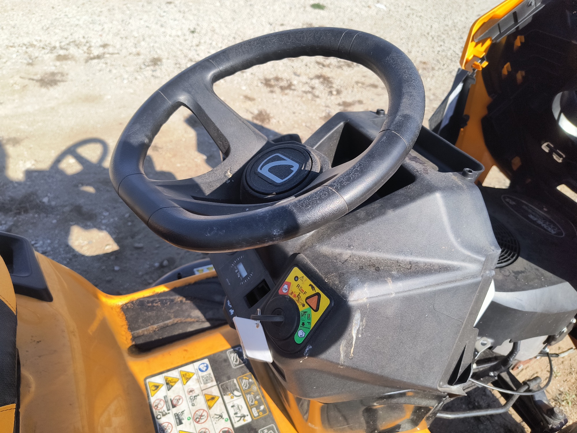 2000 cub-cadet lawn-tractor for sale near Elk River, Minnesota 106873_36_steering_wheel.jpg