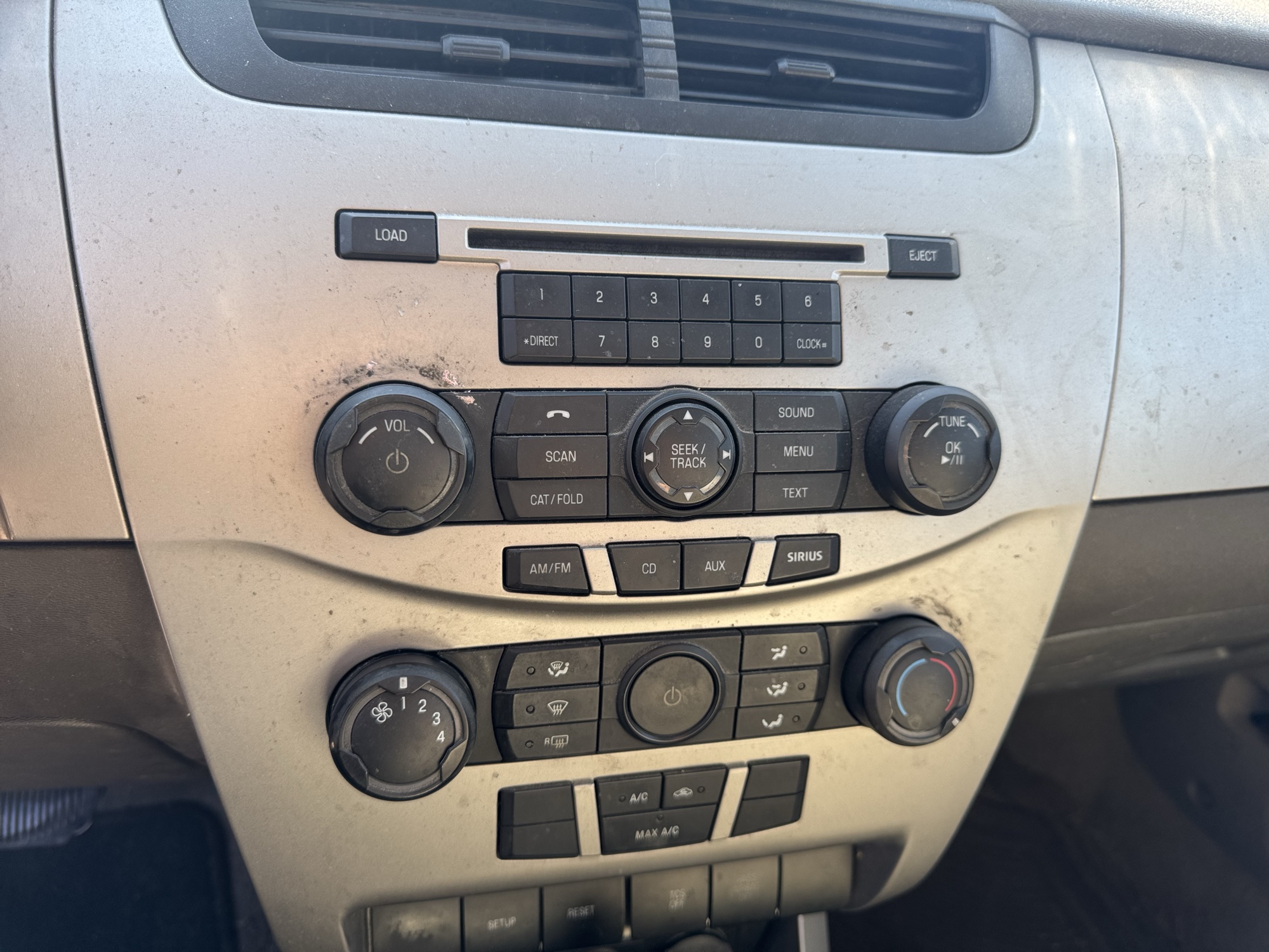 2008 ford focus ses-sedan with 282409 miles for sale near Elk River, Minnesota 106875_39_radio_closeup.jpg