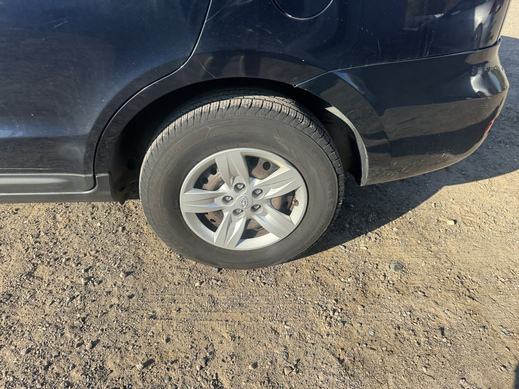 2009 hyundai santa-fe gls-awd with 215044 miles for sale near Elk River, Minnesota 106876_13_rear_drv_wheel.jpg