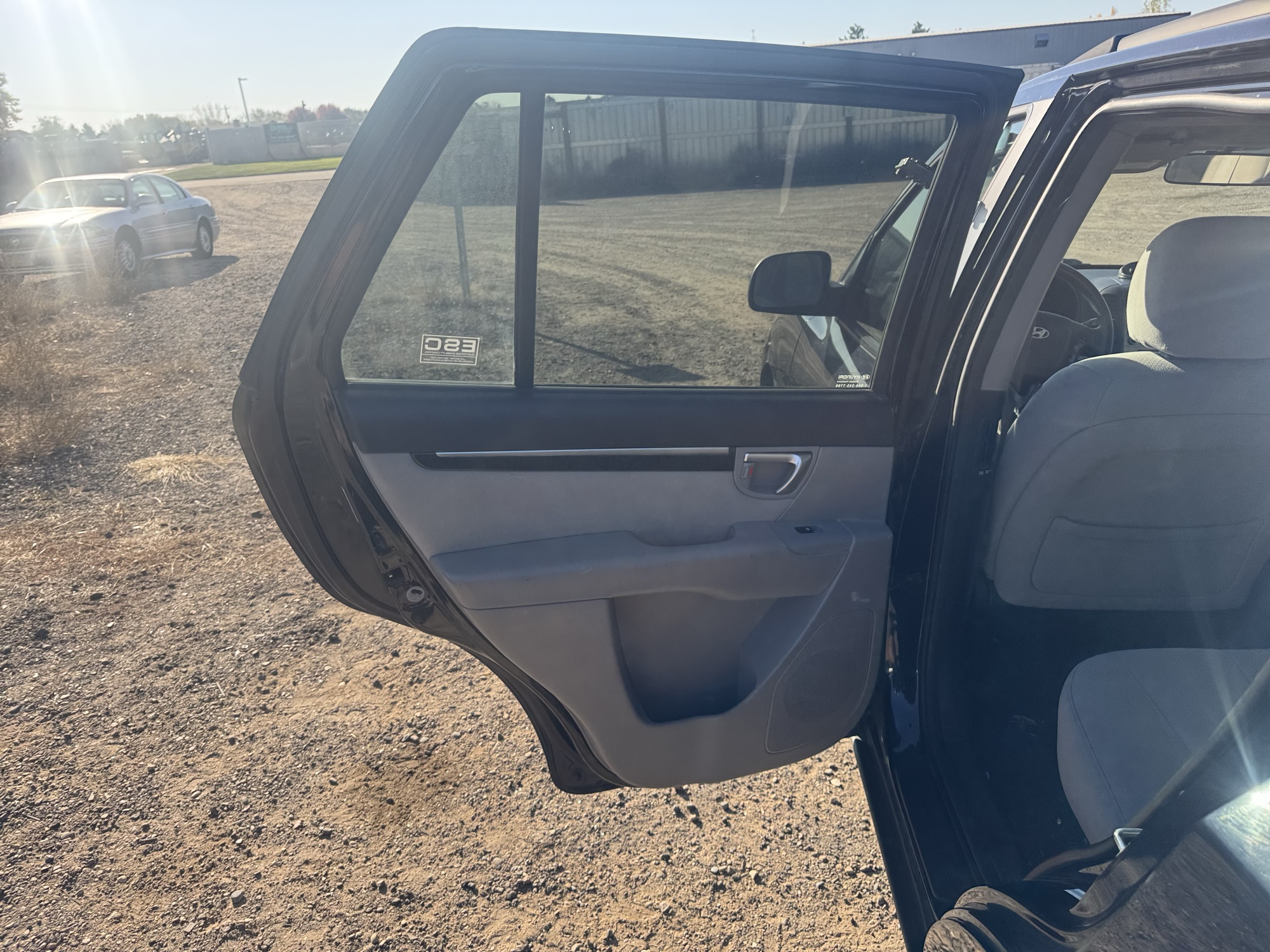 2009 hyundai santa-fe gls-awd with 215044 miles for sale near Elk River, Minnesota 106876_25_drv_rear_door_panel.jpg