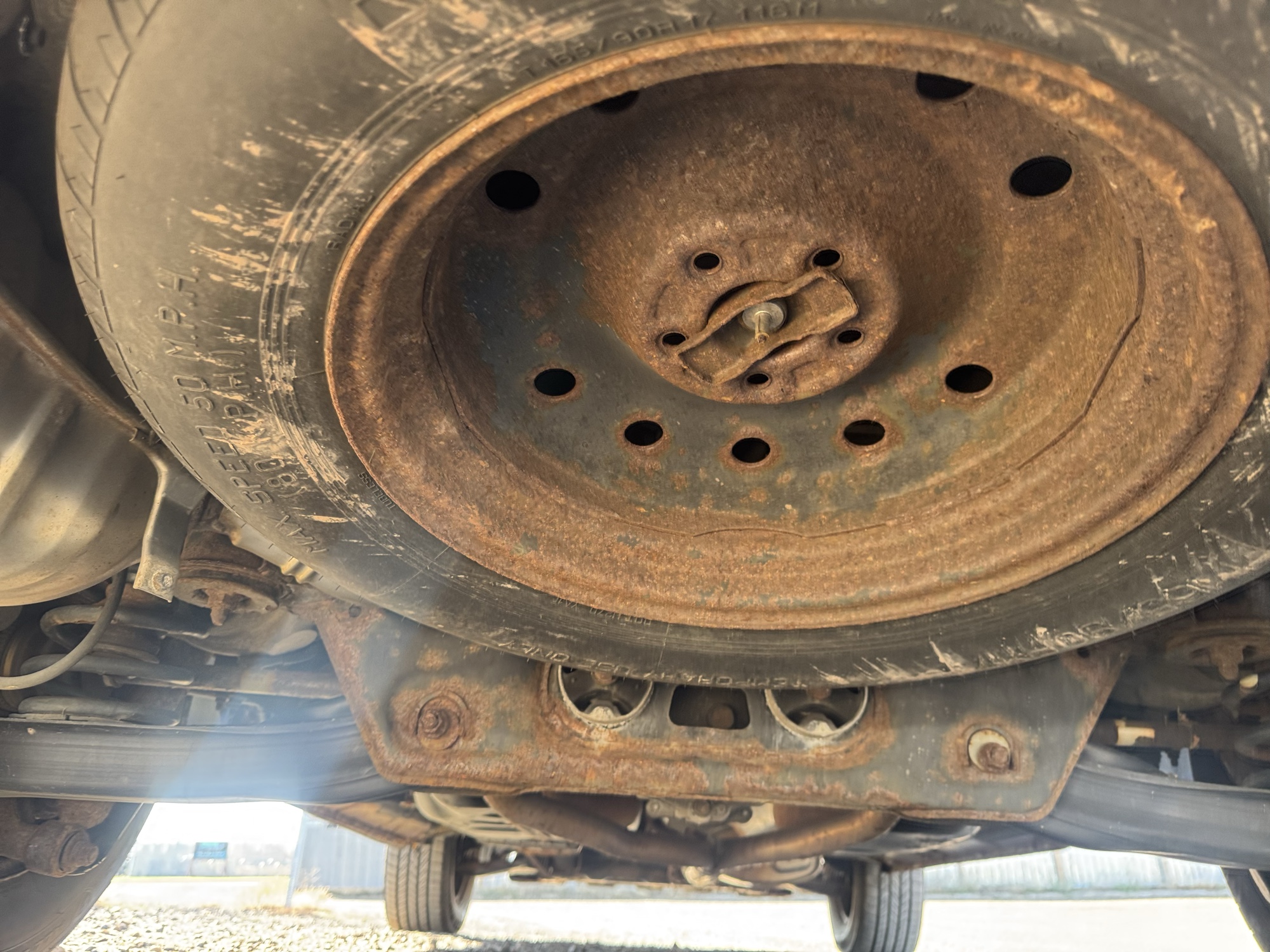 2009 hyundai santa-fe gls-awd with 215044 miles for sale near Elk River, Minnesota 106876_27_spare_tire.jpg