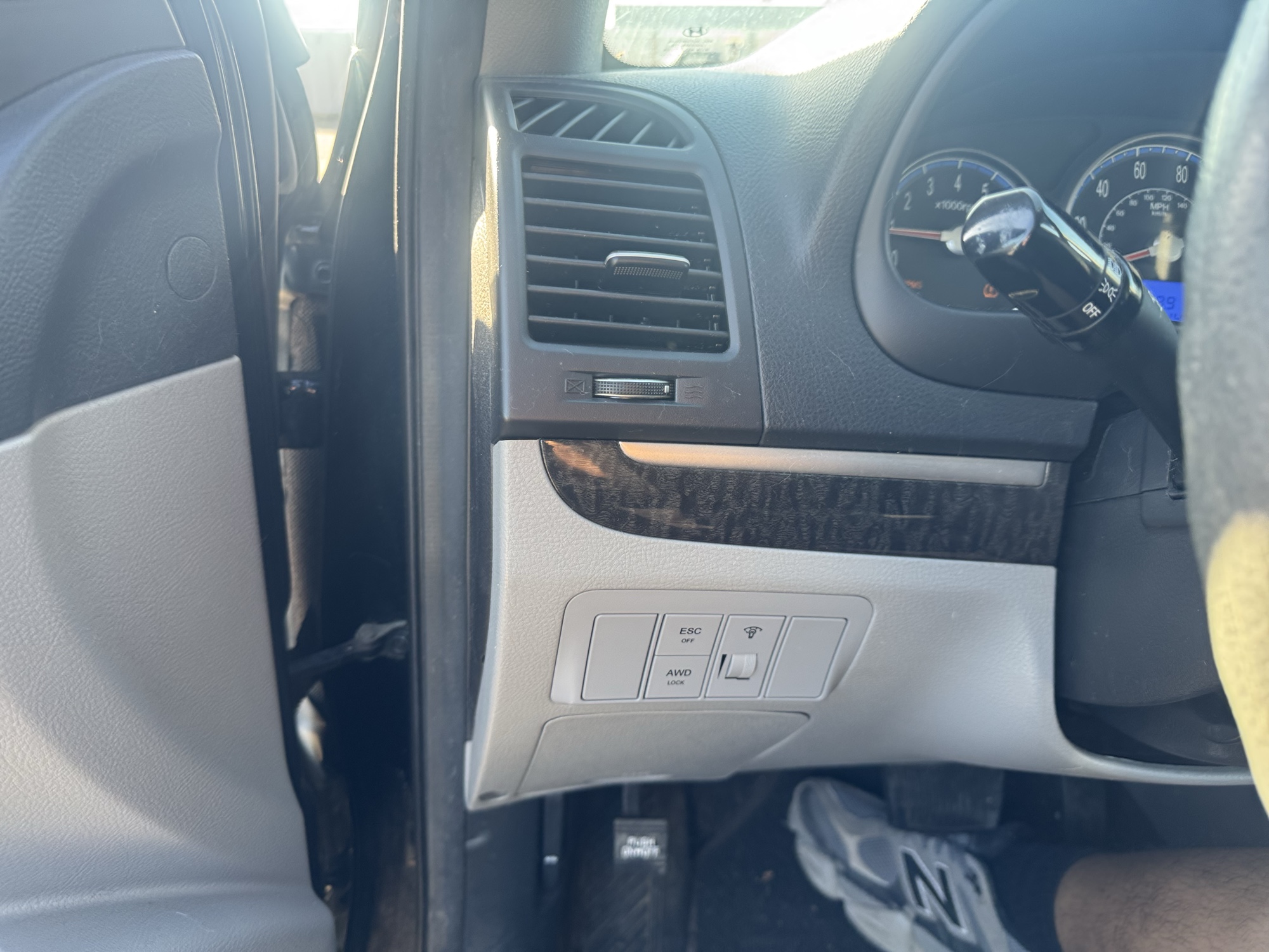 2009 hyundai santa-fe gls-awd with 215044 miles for sale near Elk River, Minnesota 106876_37_left_of_steering_wheel.jpg