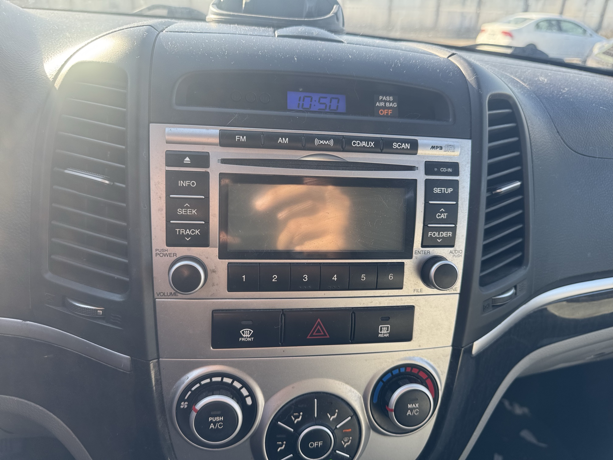 2009 hyundai santa-fe gls-awd with 215044 miles for sale near Elk River, Minnesota 106876_39_radio_closeup.jpg
