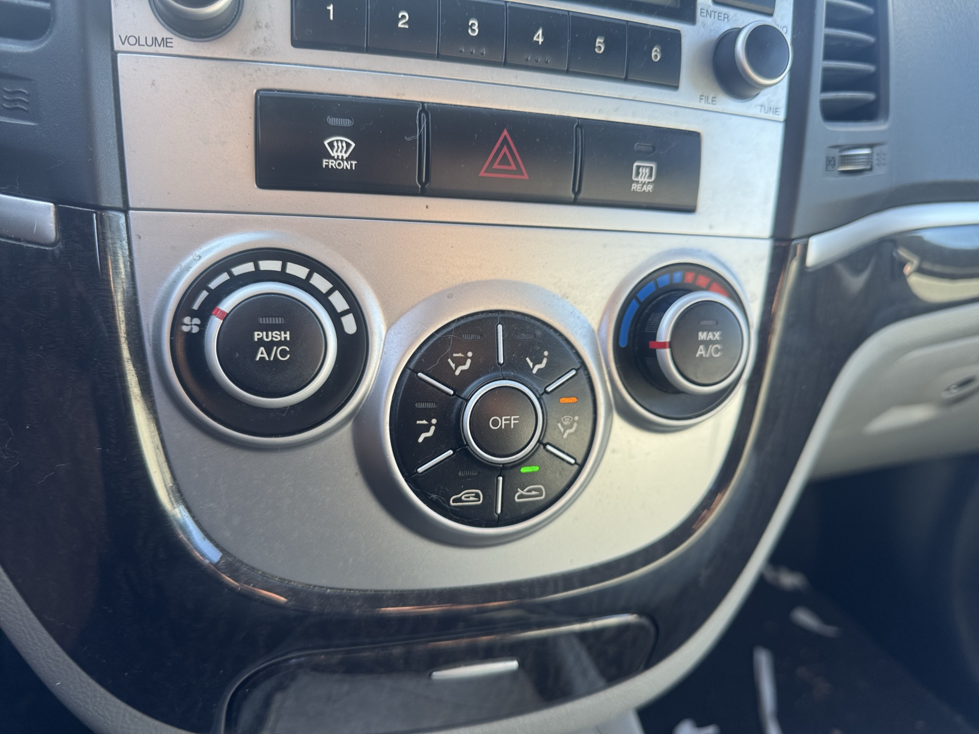 2009 hyundai santa-fe gls-awd with 215044 miles for sale near Elk River, Minnesota 106876_40_climate_control.jpg