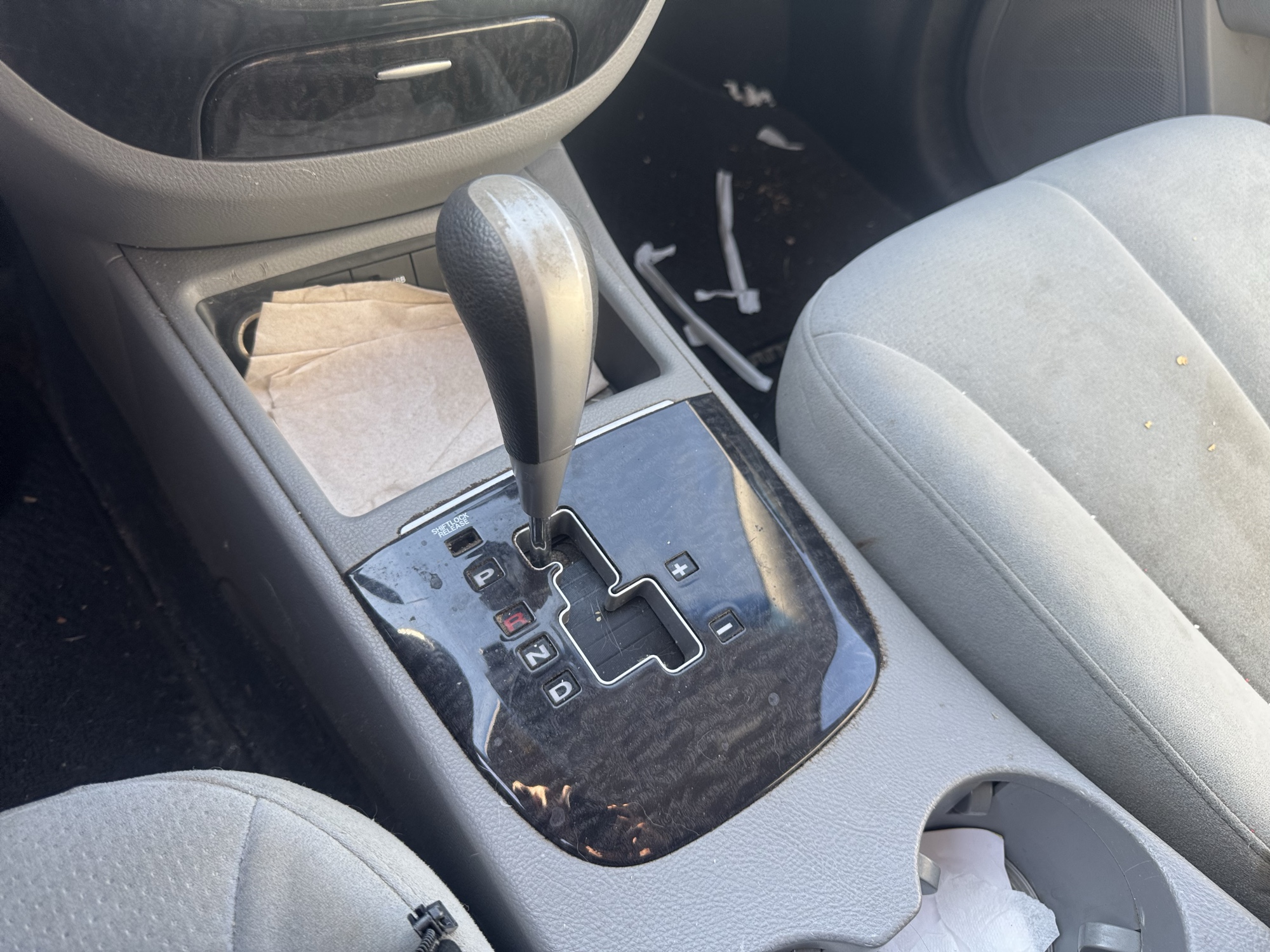 2009 hyundai santa-fe gls-awd with 215044 miles for sale near Elk River, Minnesota 106876_41_shifter.jpg