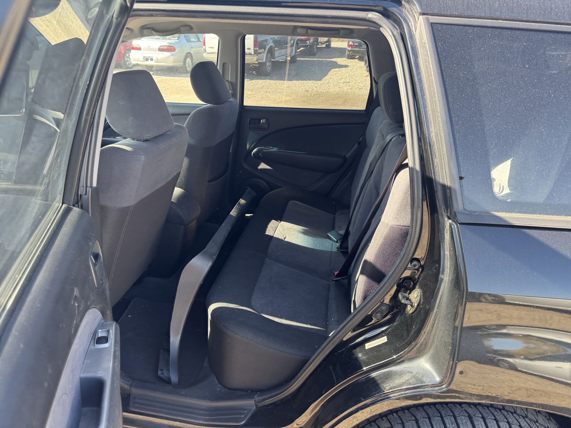 2003 mitsubishi outlander ls-2wd with 119005 miles for sale near Elk River, Minnesota 106879_24_drv_rear_seat.jpg