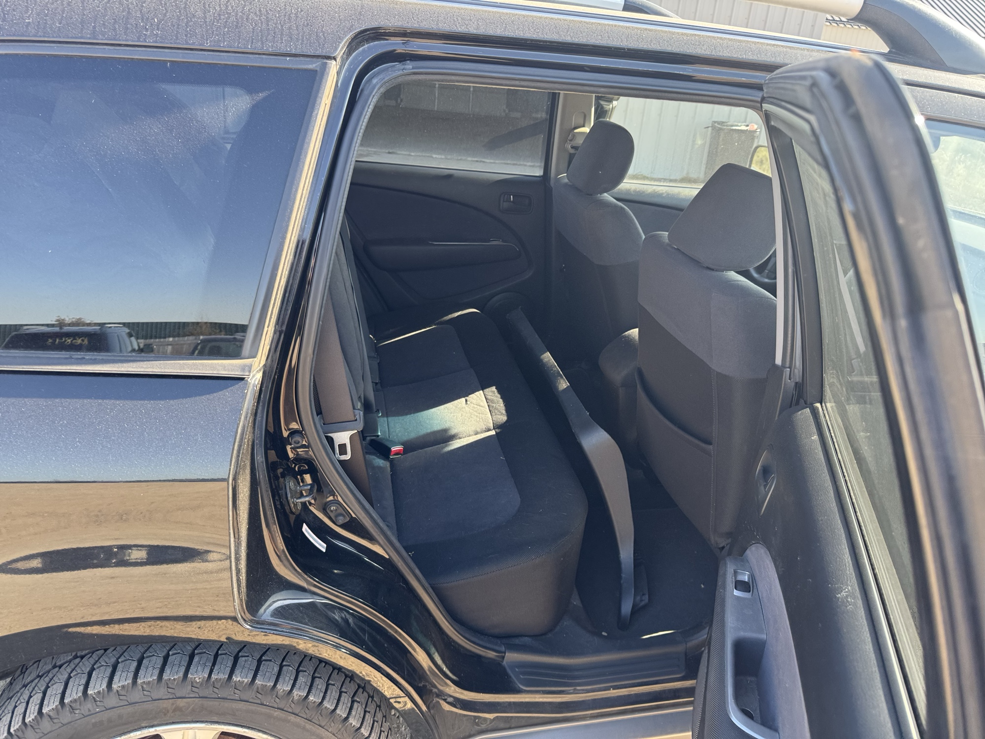 2003 mitsubishi outlander ls-2wd with 119005 miles for sale near Elk River, Minnesota 106879_28_pass_rear_seat.jpg