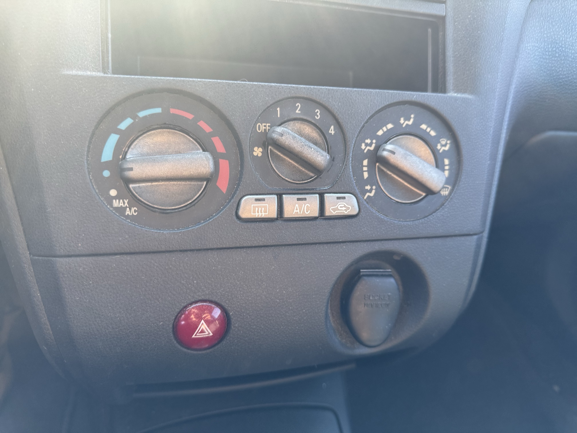 2003 mitsubishi outlander ls-2wd with 119005 miles for sale near Elk River, Minnesota 106879_40_climate_control.jpg