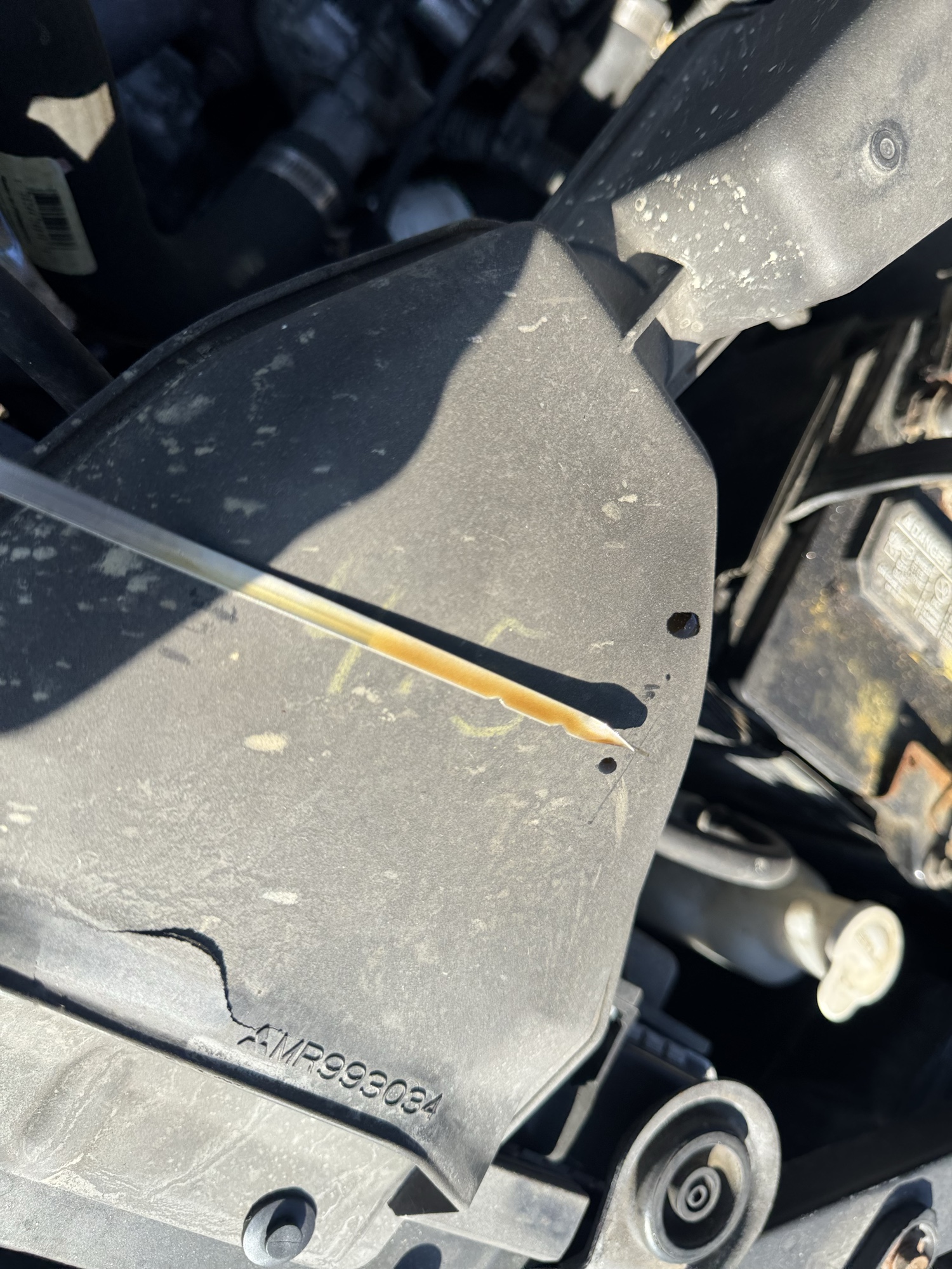 2003 mitsubishi outlander ls-2wd with 119005 miles for sale near Elk River, Minnesota 106879_50_oil_dipstick.jpg