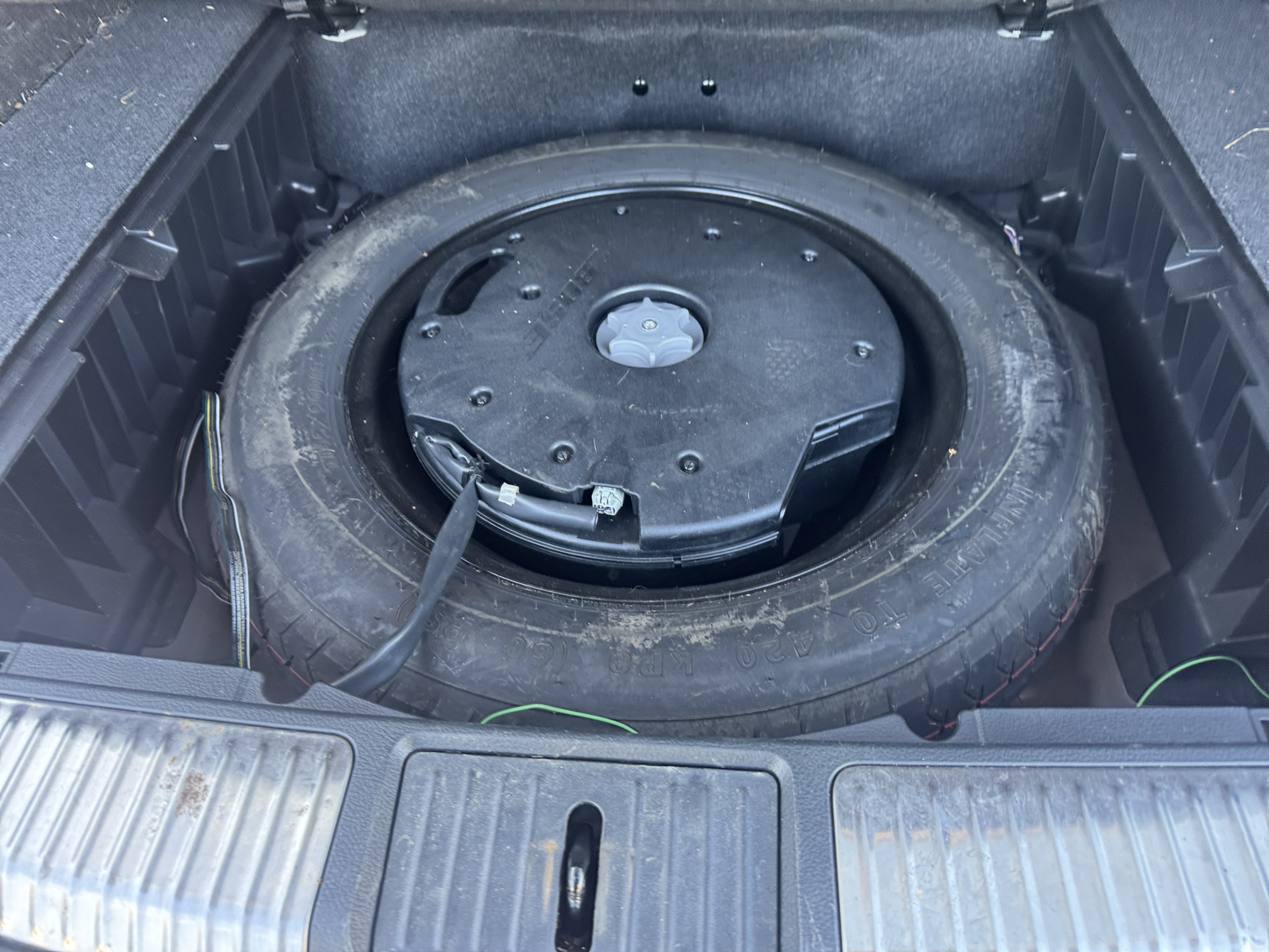 2014 nissan murano sl-awd with 109166 miles for sale near Elk River, Minnesota 106880_27_spare_tire.jpg