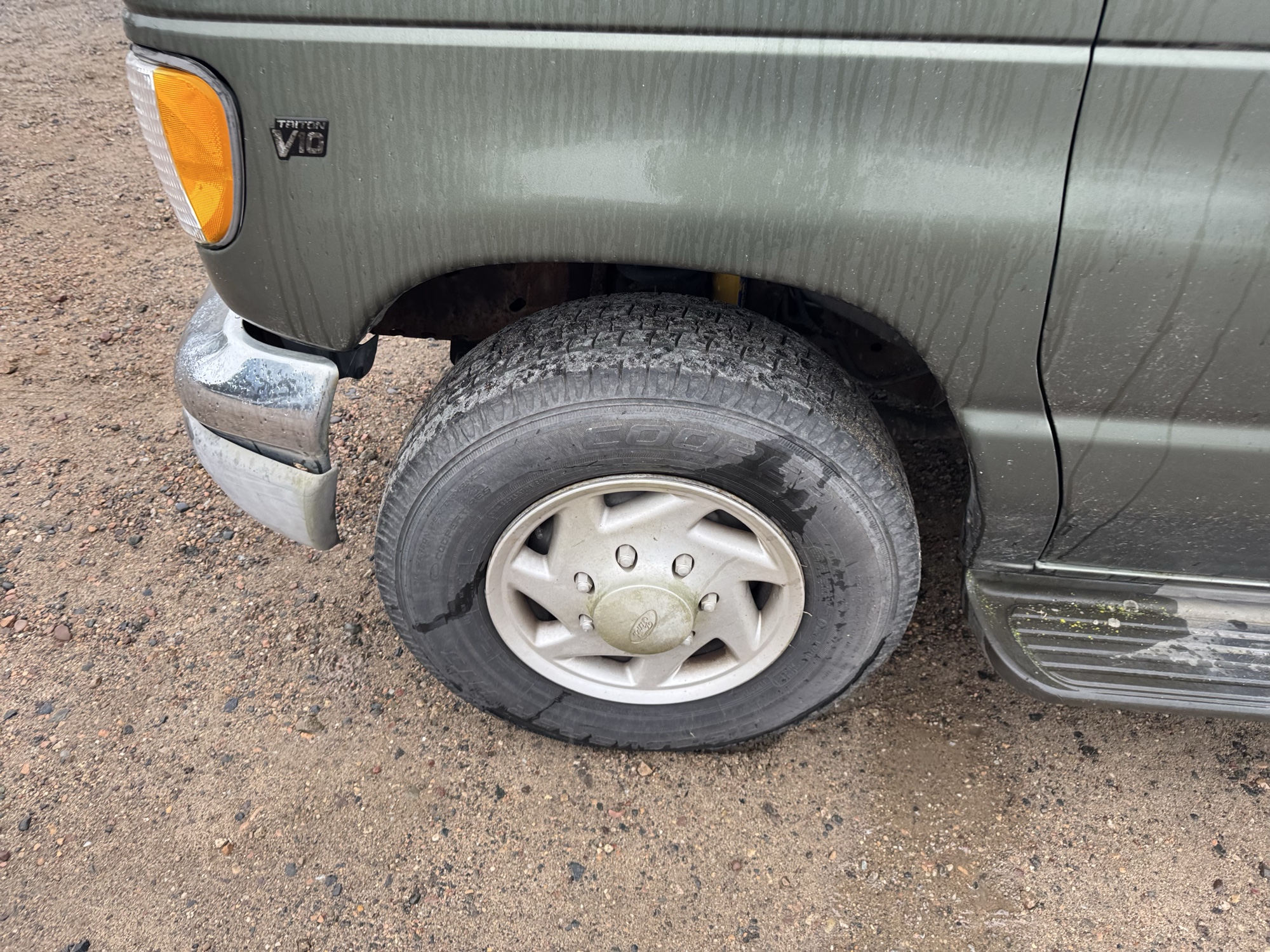 2002 ford econoline e350-extended with 237384 miles for sale near Elk River, Minnesota 106881_12_drv_front_wheel.jpg