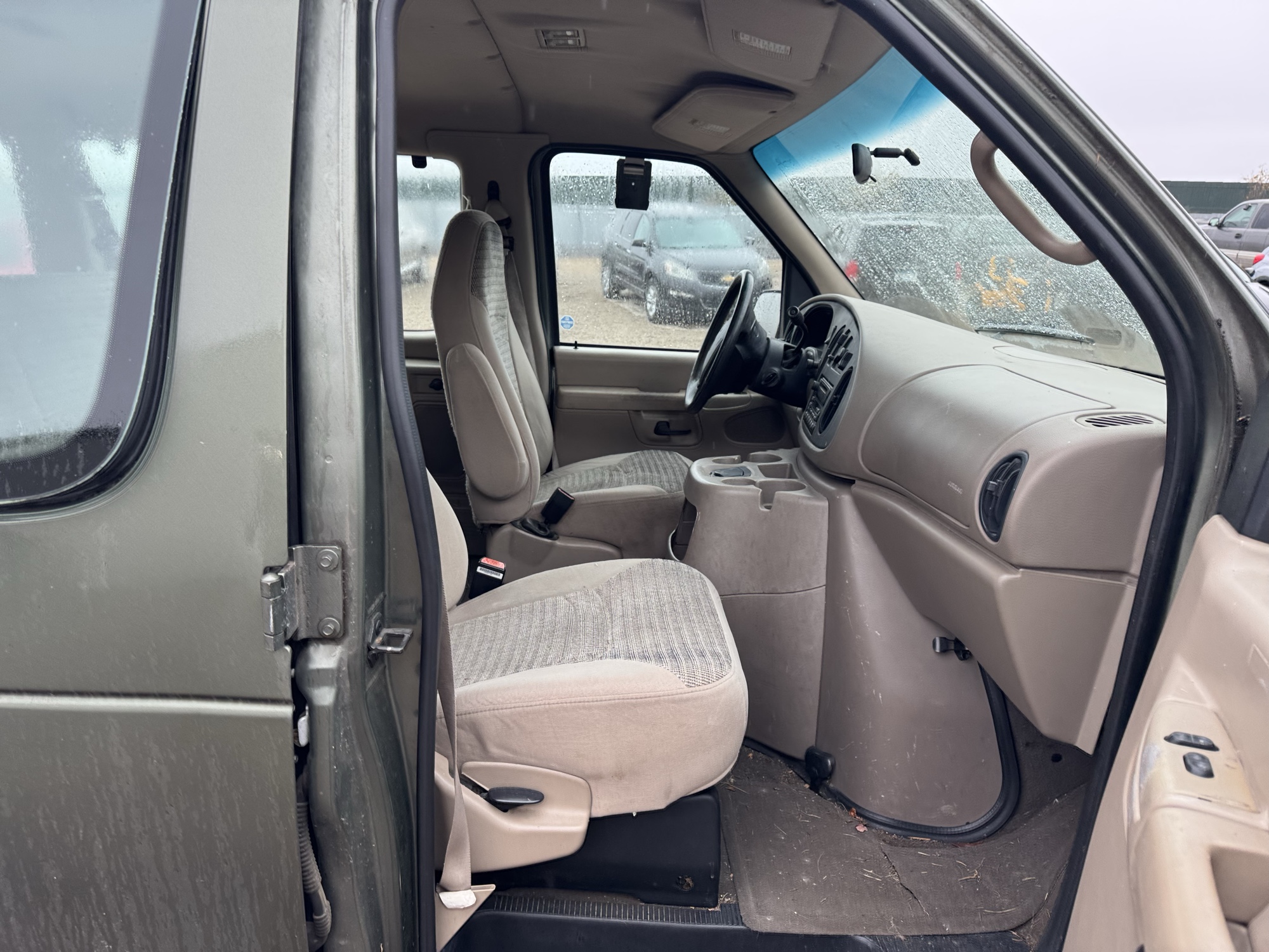 2002 ford econoline e350-extended with 237384 miles for sale near Elk River, Minnesota 106881_31_passenger_seat.jpg