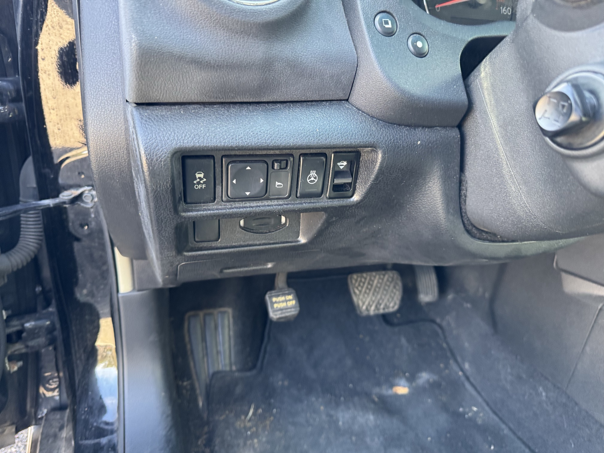 2011 nissan maxima sv for sale near Elk River, Minnesota 106882_37_left_of_steering_wheel.jpg
