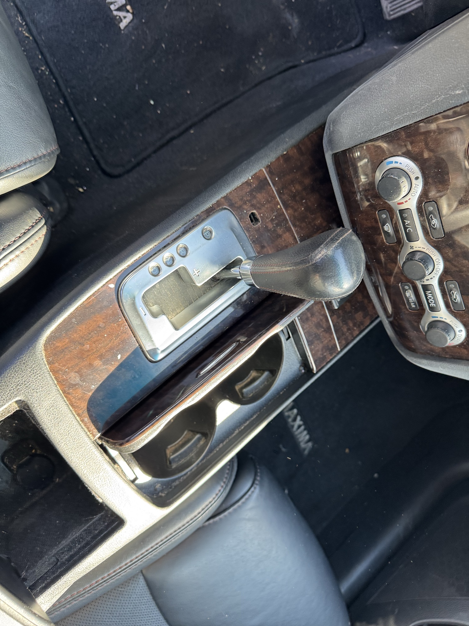2011 nissan maxima sv for sale near Elk River, Minnesota 106882_41_shifter.jpg